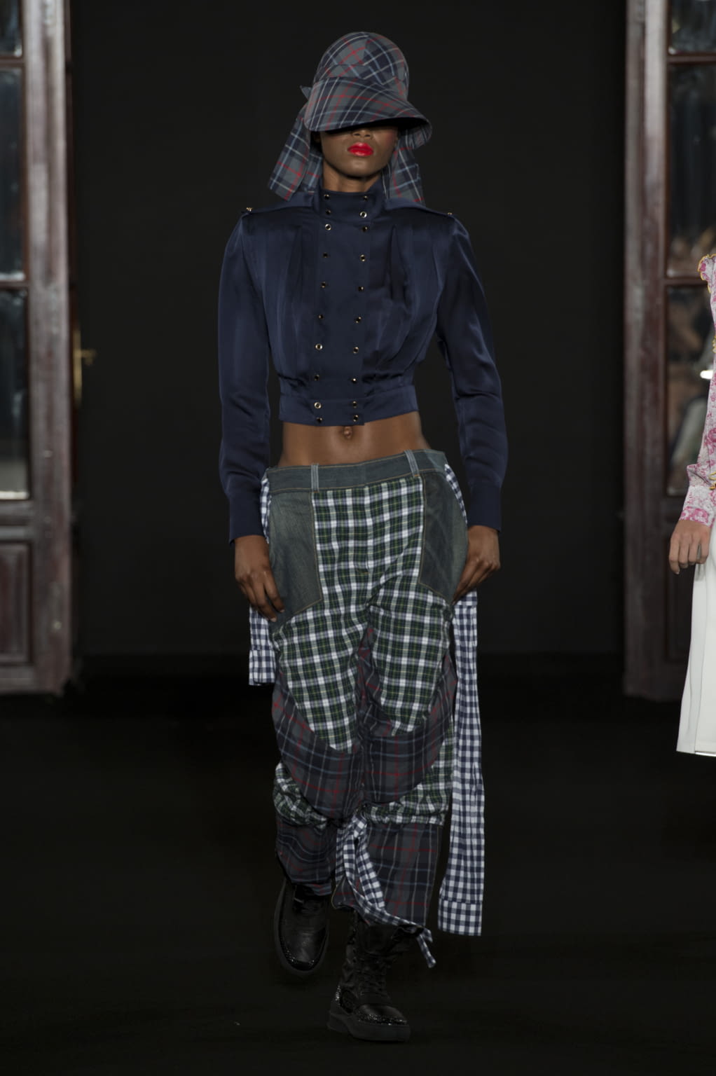 Fashion Week Paris Fall/Winter 2018 look 8 de la collection Ronald Van Der Kemp couture