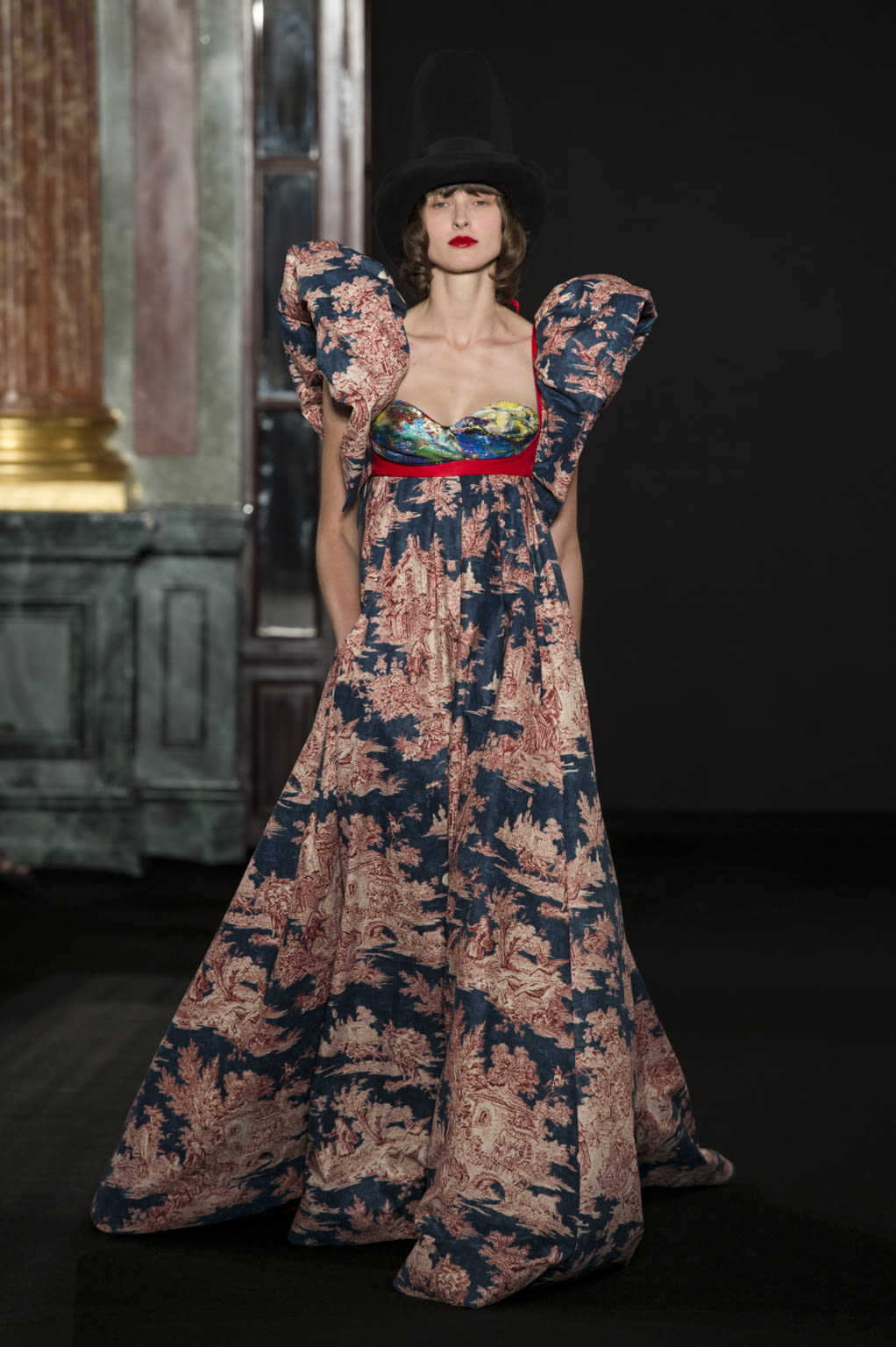 Fashion Week Paris Fall/Winter 2018 look 9 from the Ronald Van Der Kemp collection couture