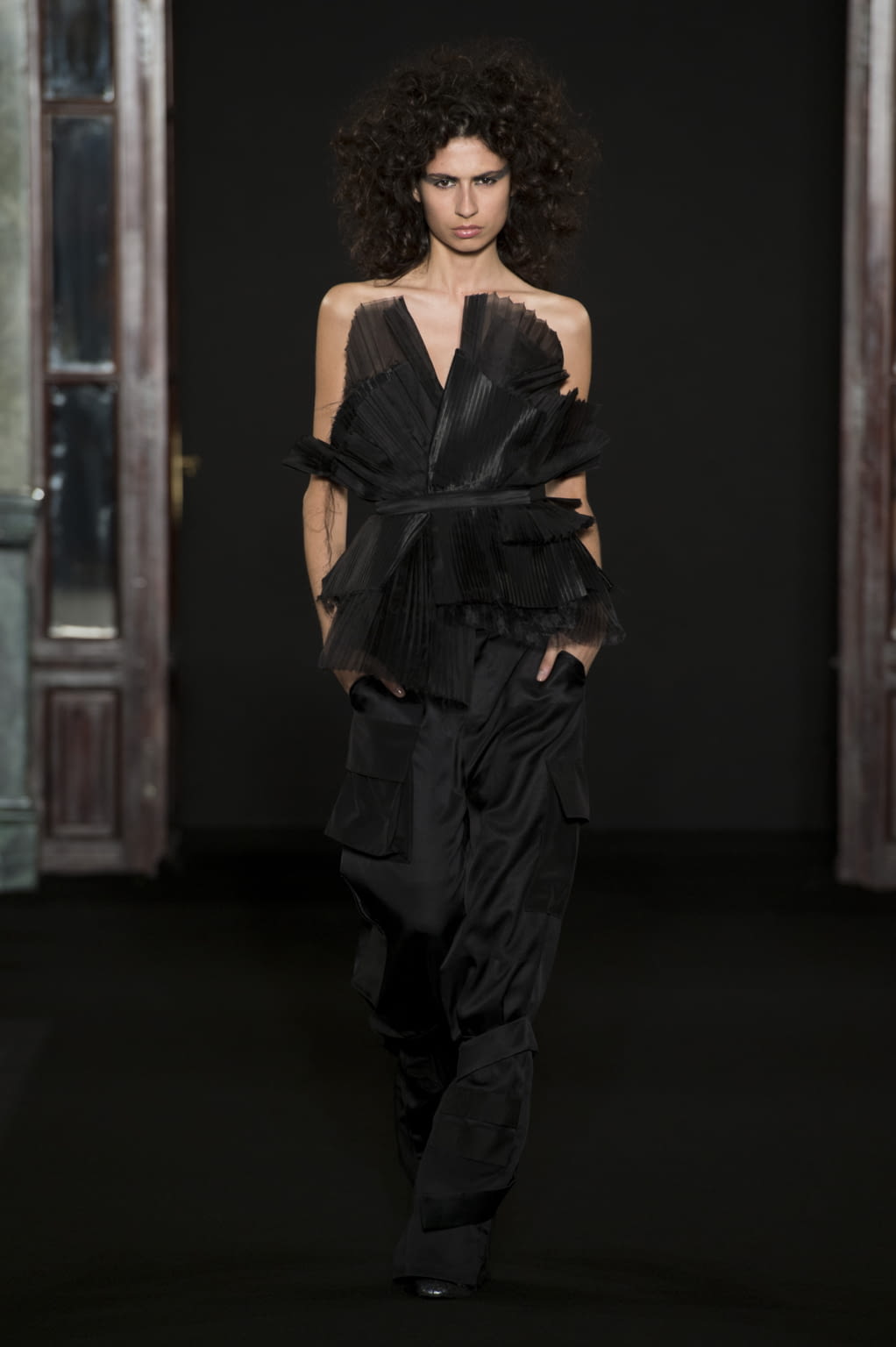 Fashion Week Paris Fall/Winter 2018 look 11 de la collection Ronald Van Der Kemp couture
