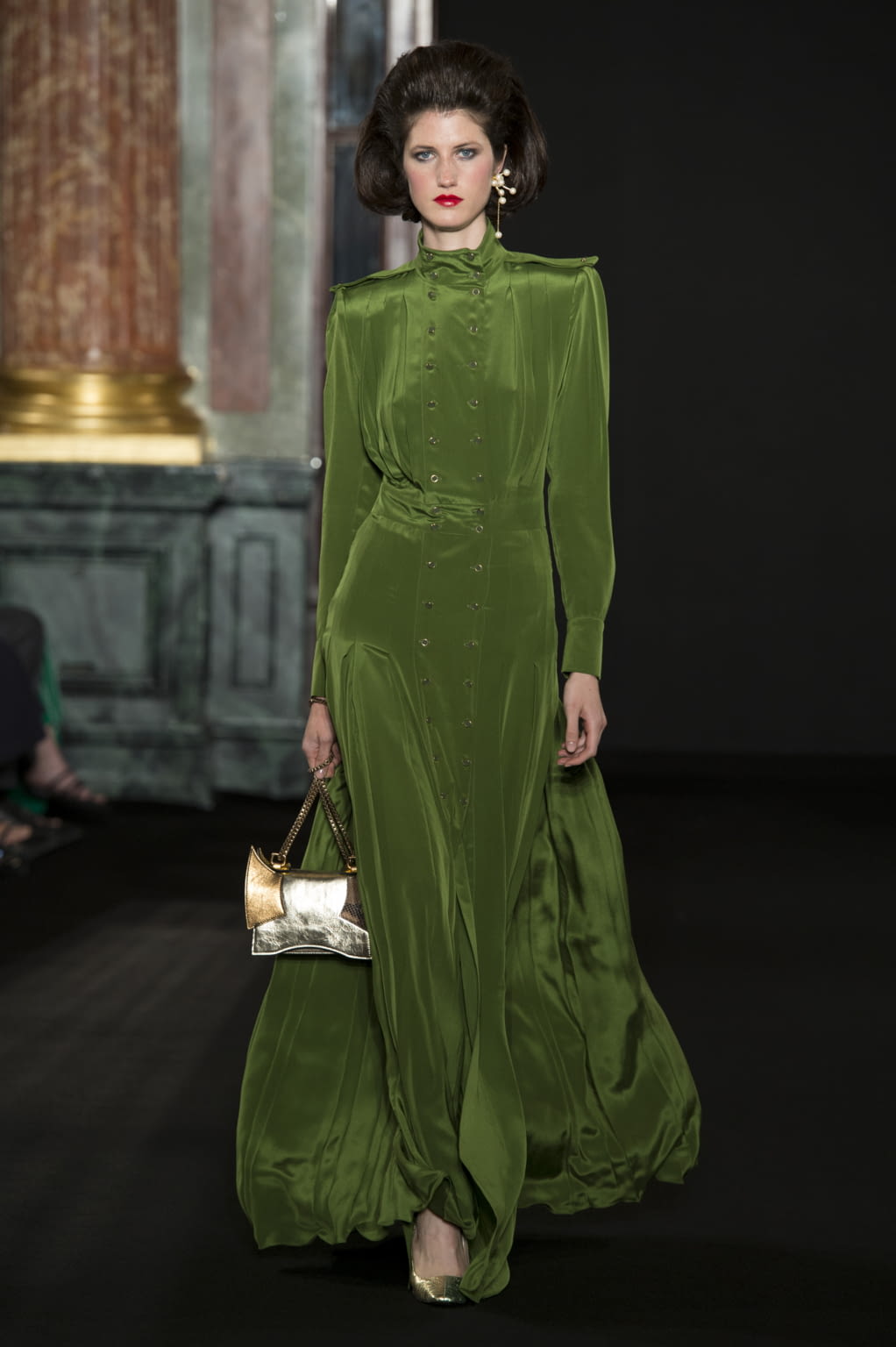 Fashion Week Paris Fall/Winter 2018 look 12 from the Ronald Van Der Kemp collection couture