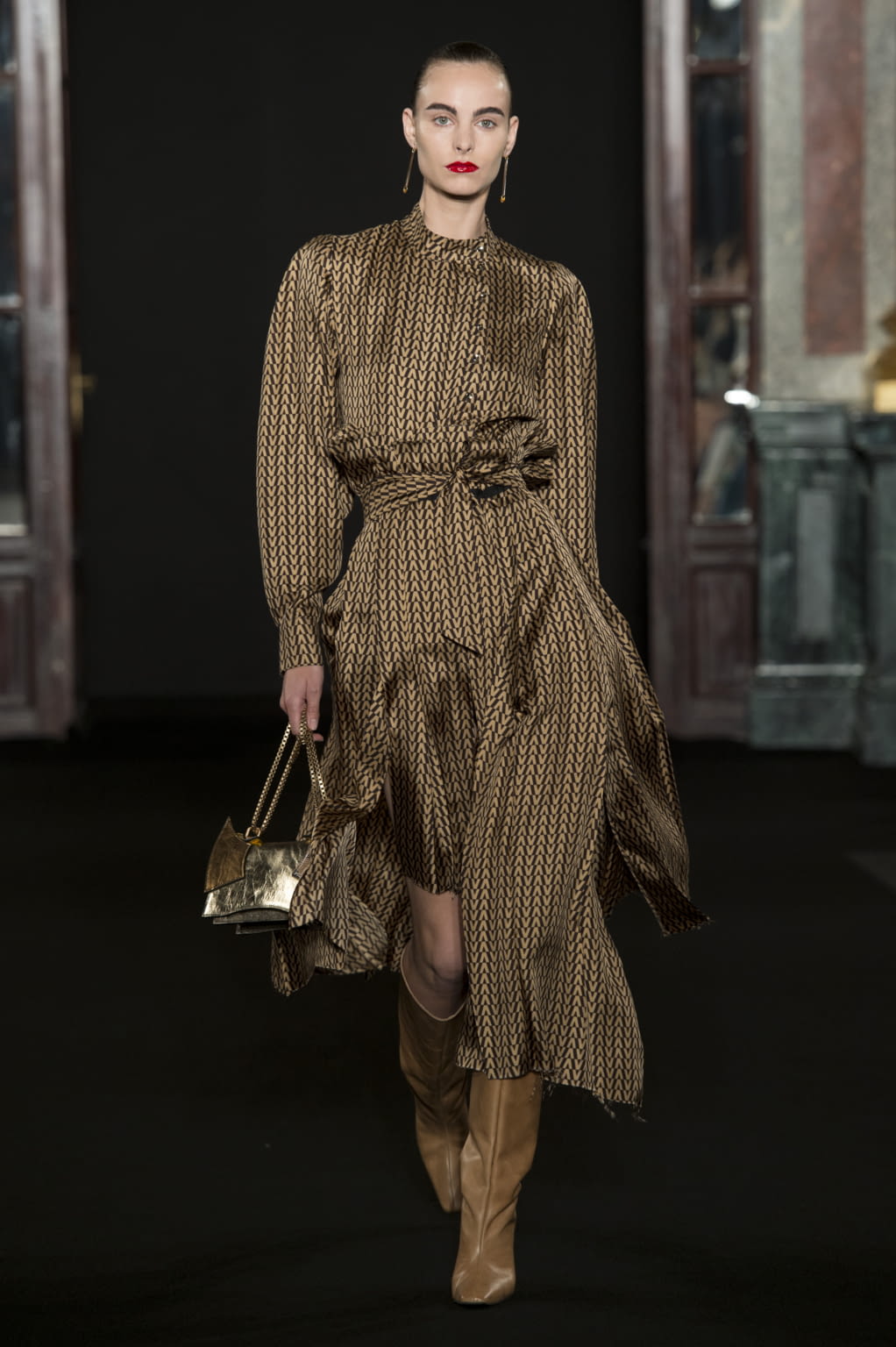 Fashion Week Paris Fall/Winter 2018 look 14 from the Ronald Van Der Kemp collection 高级定制