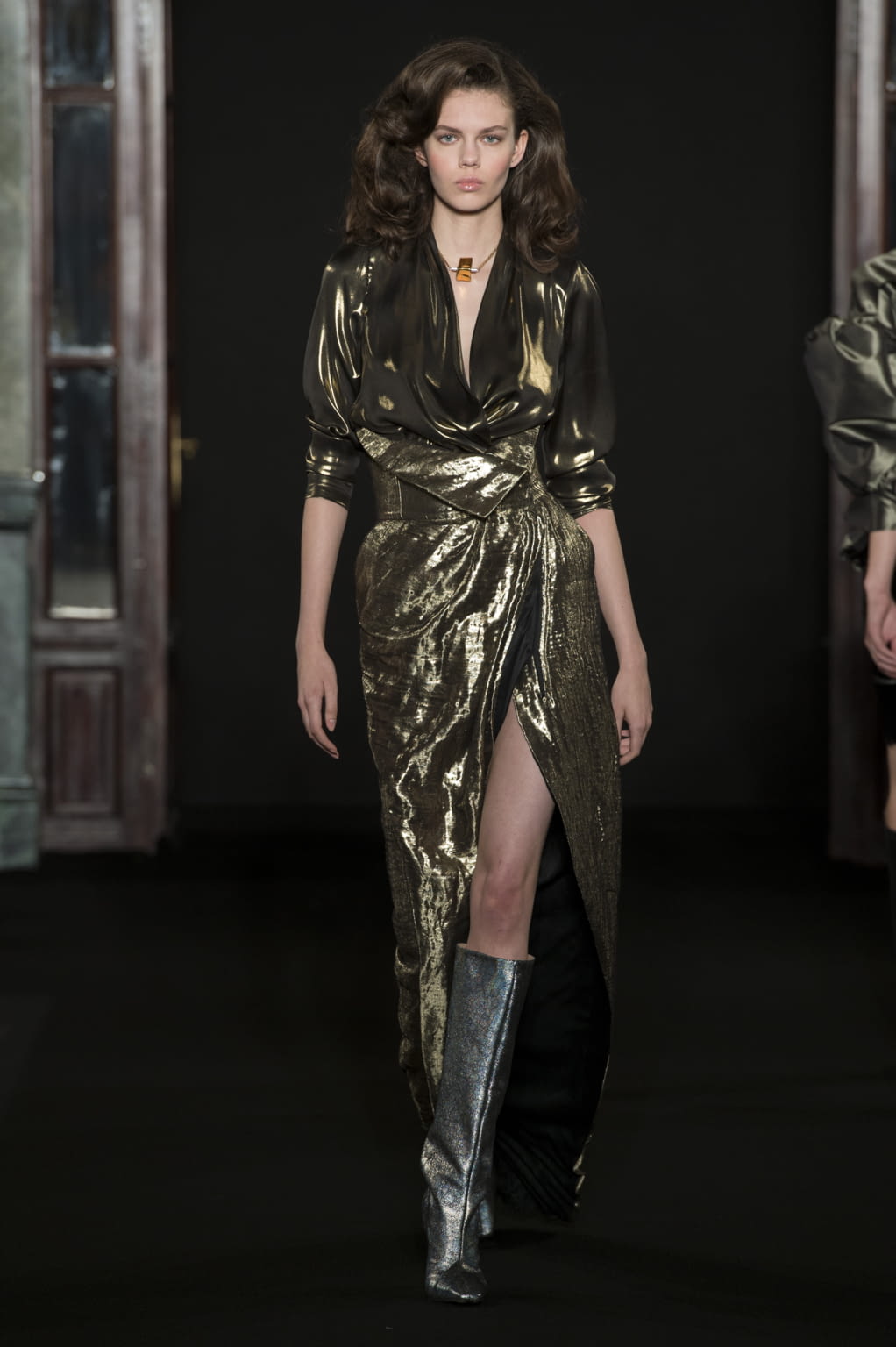 Fashion Week Paris Fall/Winter 2018 look 23 from the Ronald Van Der Kemp collection couture