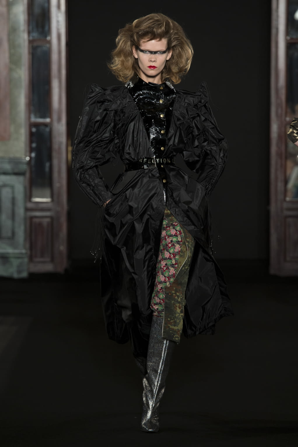 Fashion Week Paris Fall/Winter 2018 look 24 from the Ronald Van Der Kemp collection couture