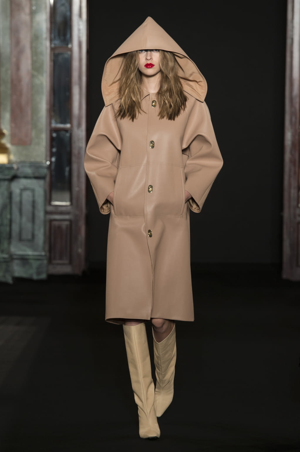 Fashion Week Paris Fall/Winter 2018 look 25 de la collection Ronald Van Der Kemp couture