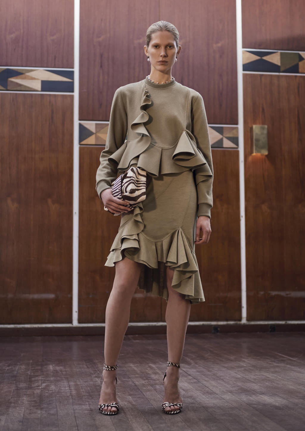 Fashion Week Paris Pre-Fall 2017 look 4 from the Givenchy collection womenswear