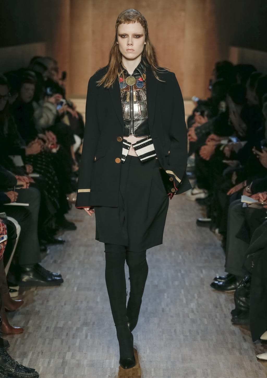 Fashion Week Paris Fall/Winter 2016 look 2 de la collection Givenchy womenswear