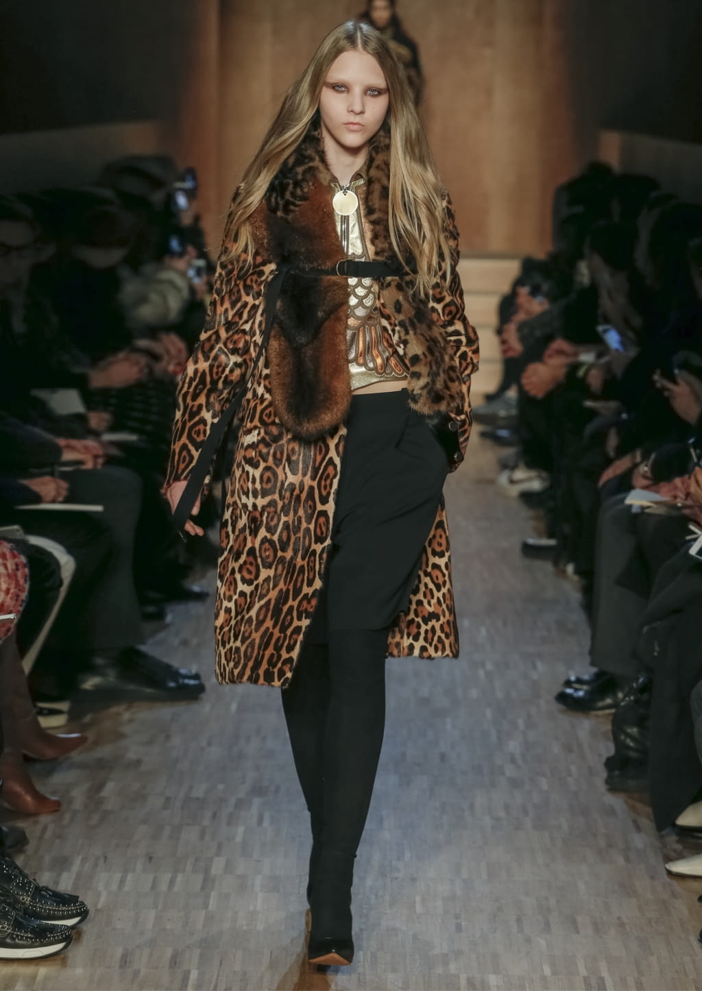 Fashion Week Paris Fall/Winter 2016 look 3 de la collection Givenchy womenswear