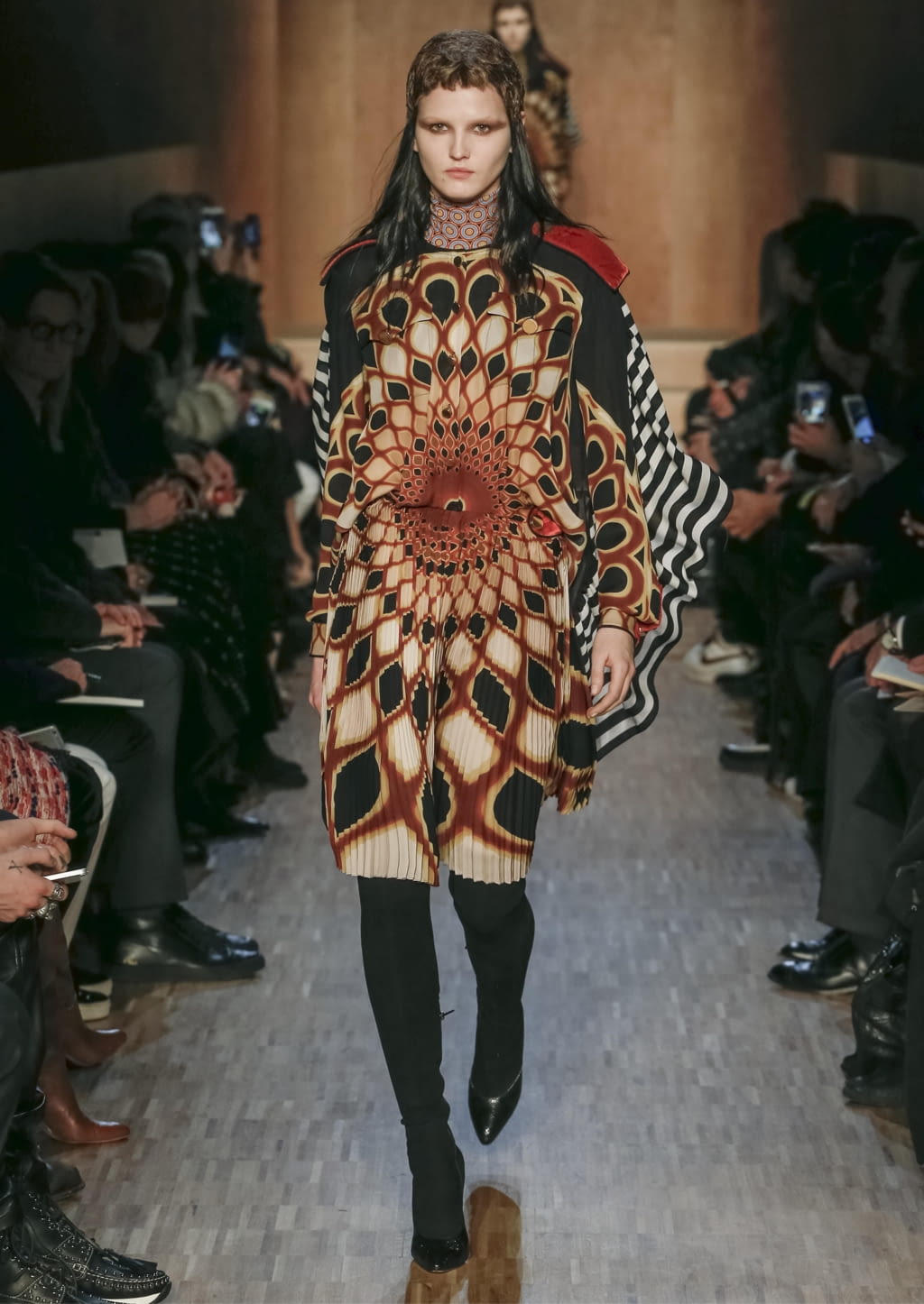 Fashion Week Paris Fall/Winter 2016 look 5 from the Givenchy collection womenswear