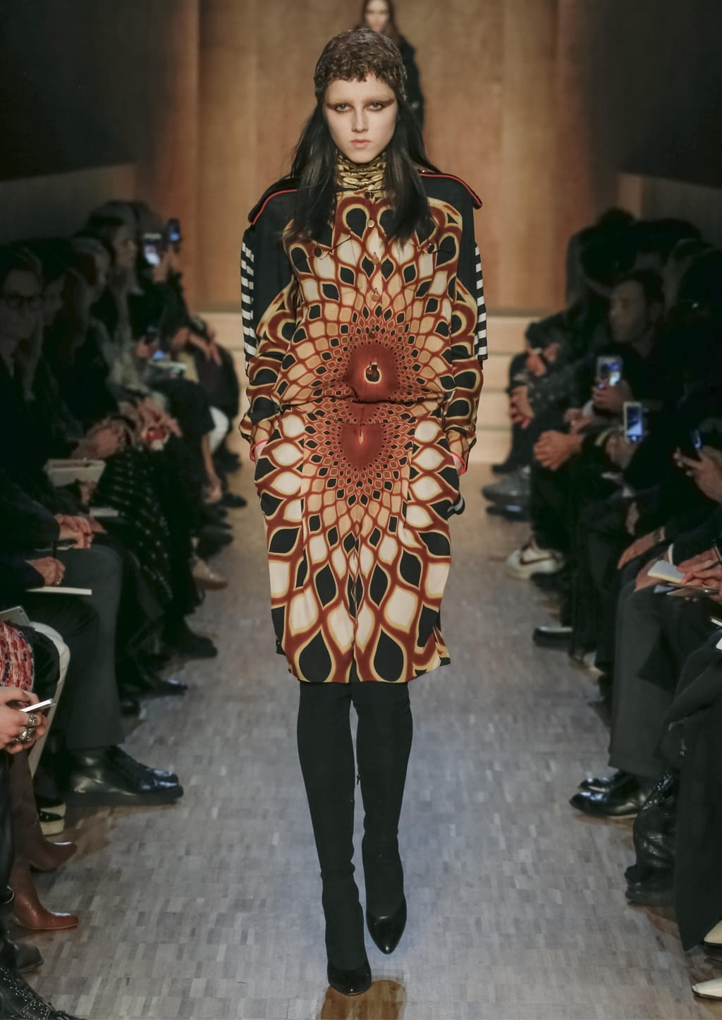Fashion Week Paris Fall/Winter 2016 look 6 from the Givenchy collection 女装