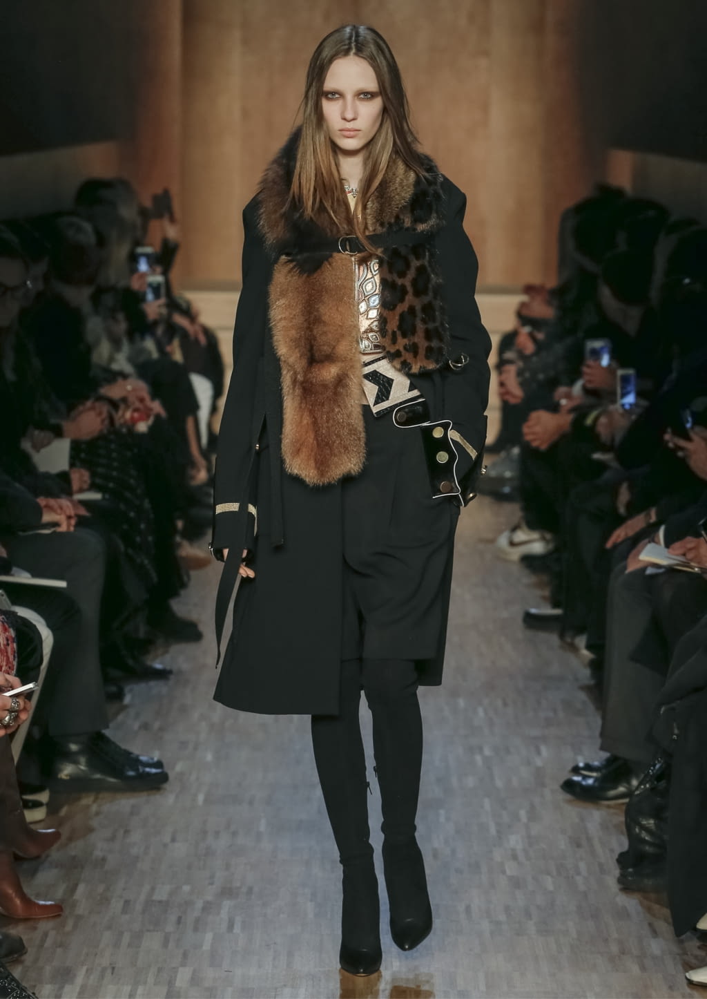 Fashion Week Paris Fall/Winter 2016 look 7 from the Givenchy collection womenswear