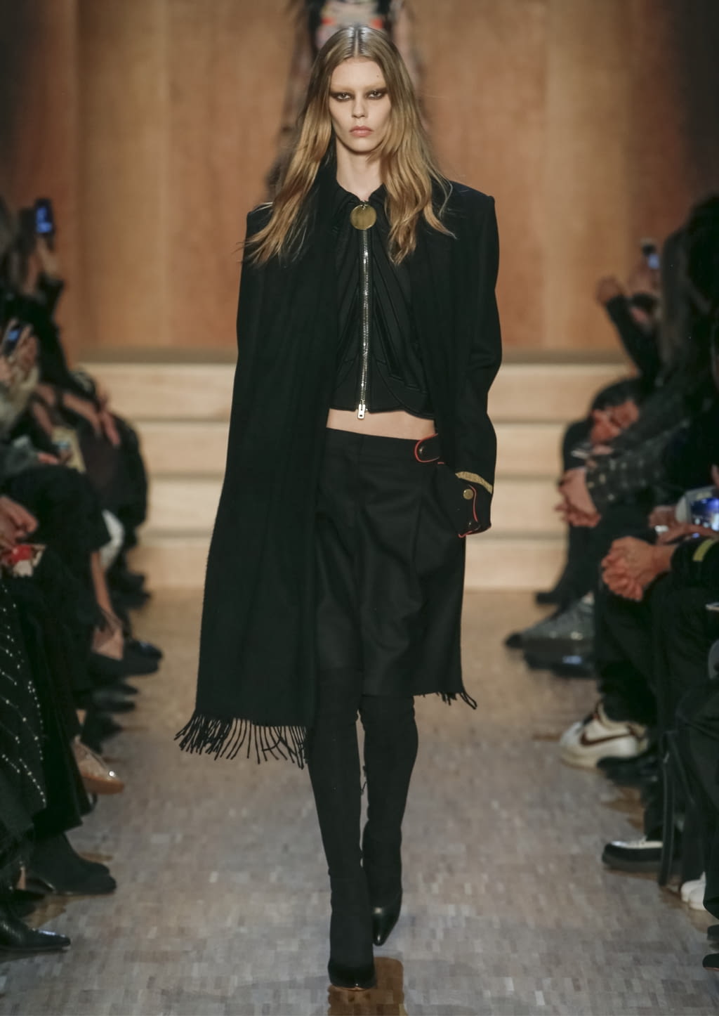 Fashion Week Paris Fall/Winter 2016 look 13 de la collection Givenchy womenswear