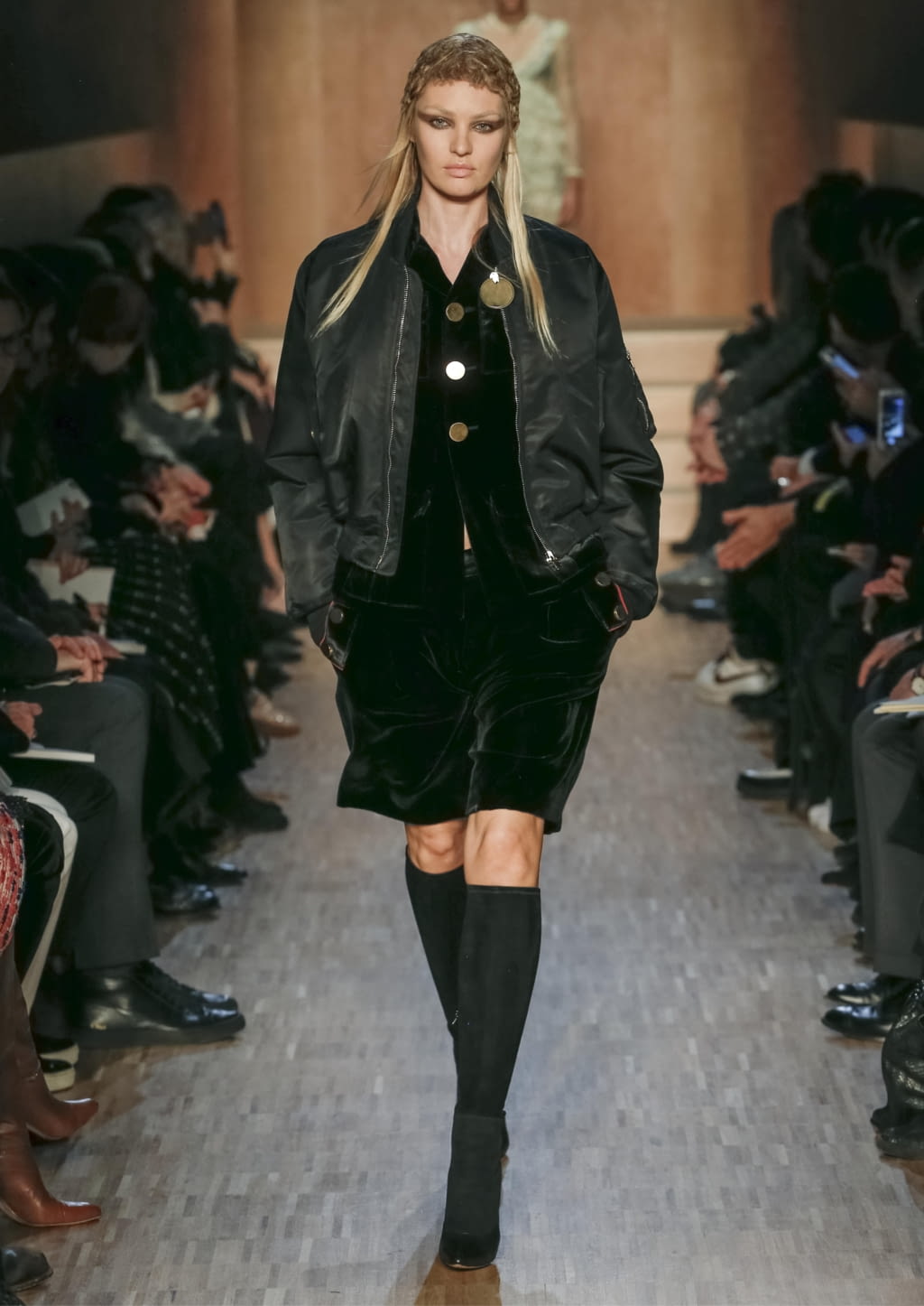 Fashion Week Paris Fall/Winter 2016 look 17 de la collection Givenchy womenswear