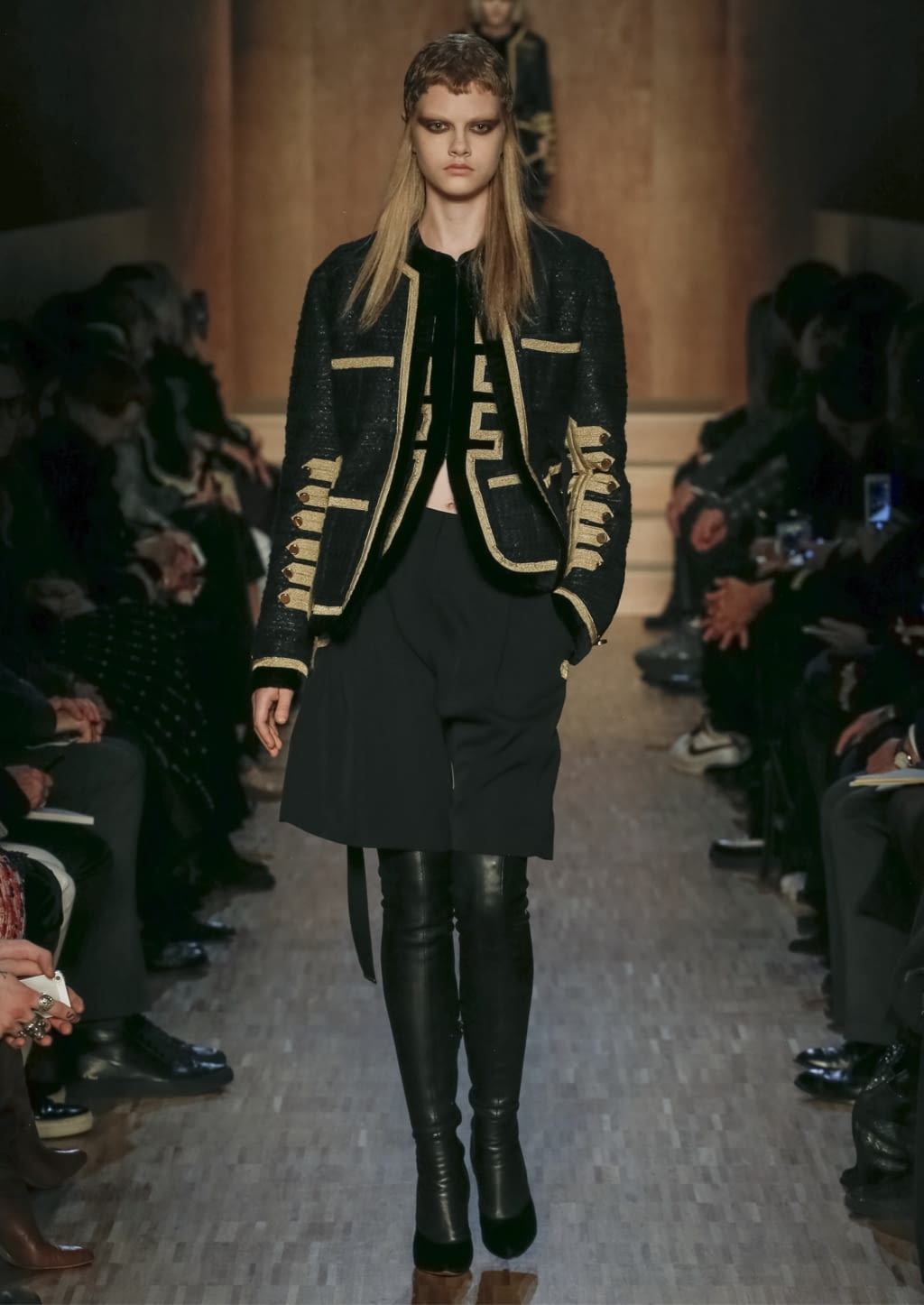 Fashion Week Paris Fall/Winter 2016 look 24 from the Givenchy collection 女装