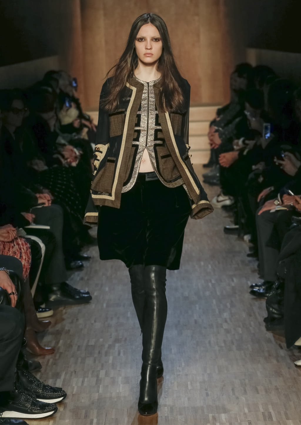 Fashion Week Paris Fall/Winter 2016 look 16 de la collection Givenchy womenswear