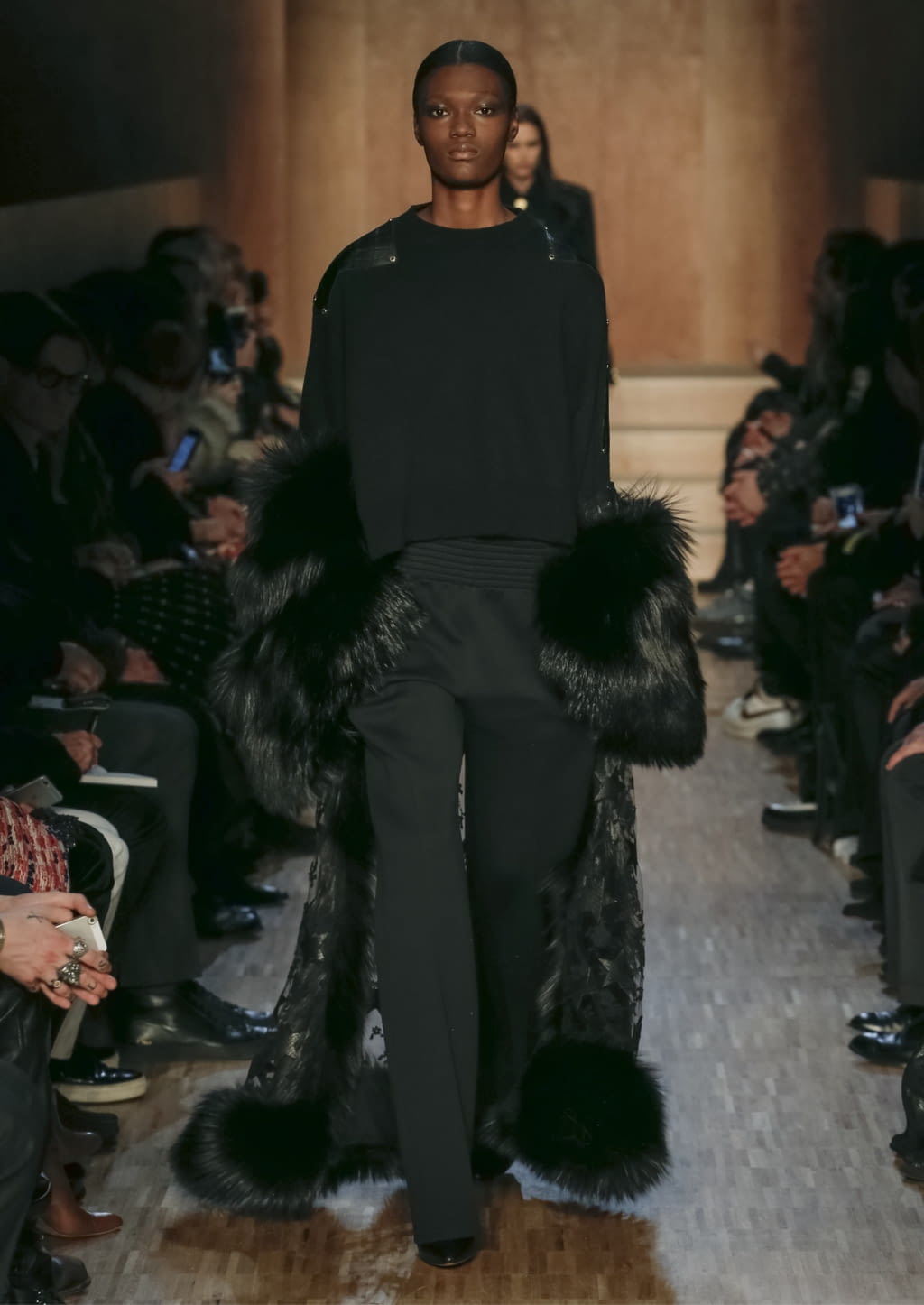Fashion Week Paris Fall/Winter 2016 look 31 de la collection Givenchy womenswear