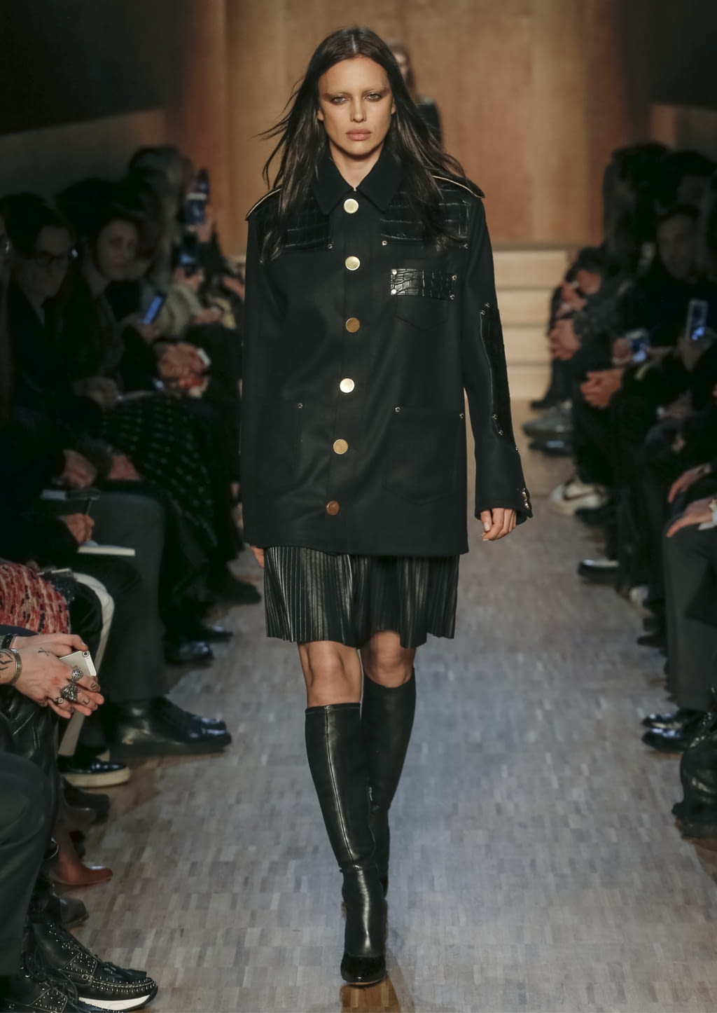 Fashion Week Paris Fall/Winter 2016 look 32 de la collection Givenchy womenswear