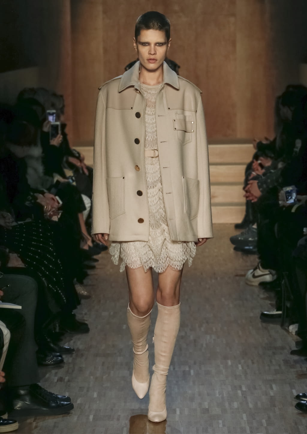 Fashion Week Paris Fall/Winter 2016 look 35 de la collection Givenchy womenswear