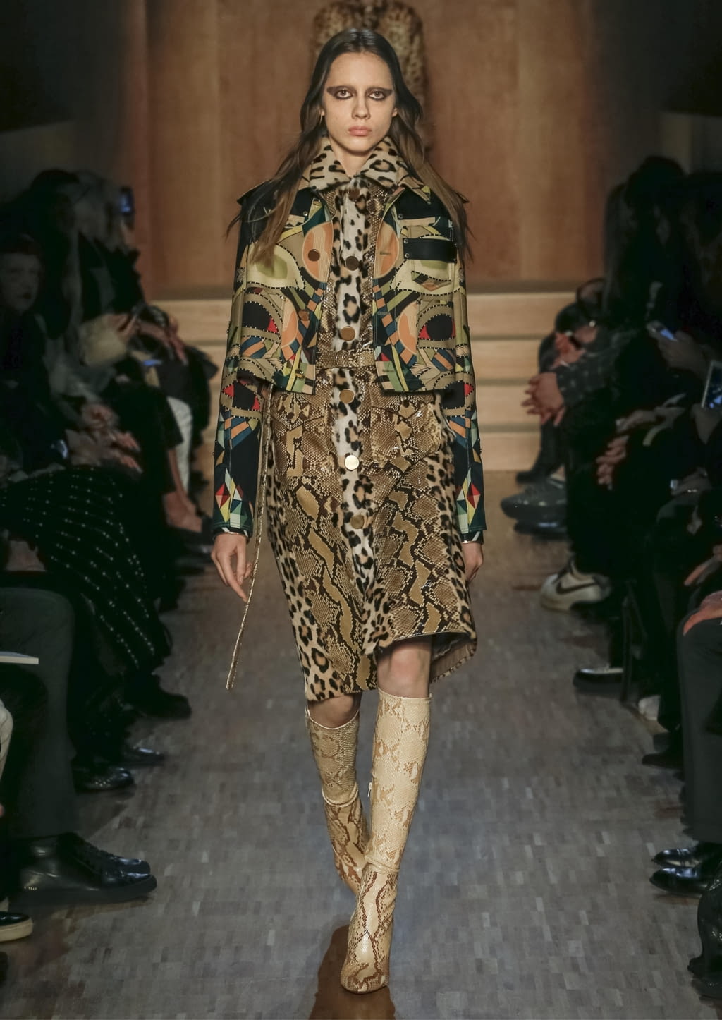 Fashion Week Paris Fall/Winter 2016 look 40 from the Givenchy collection womenswear