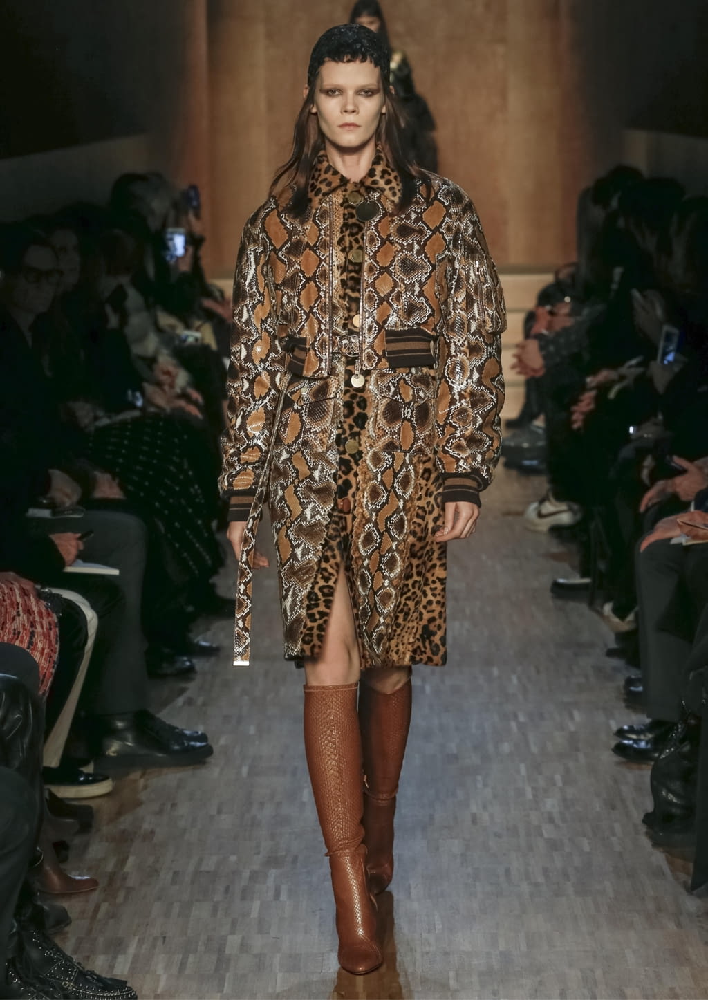 Fashion Week Paris Fall/Winter 2016 look 42 de la collection Givenchy womenswear