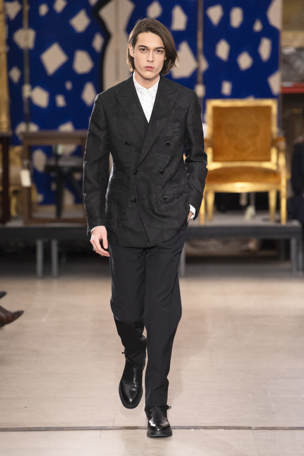 Fashion Week Paris Fall/Winter 2019 look 43 from the Hermès collection 男装