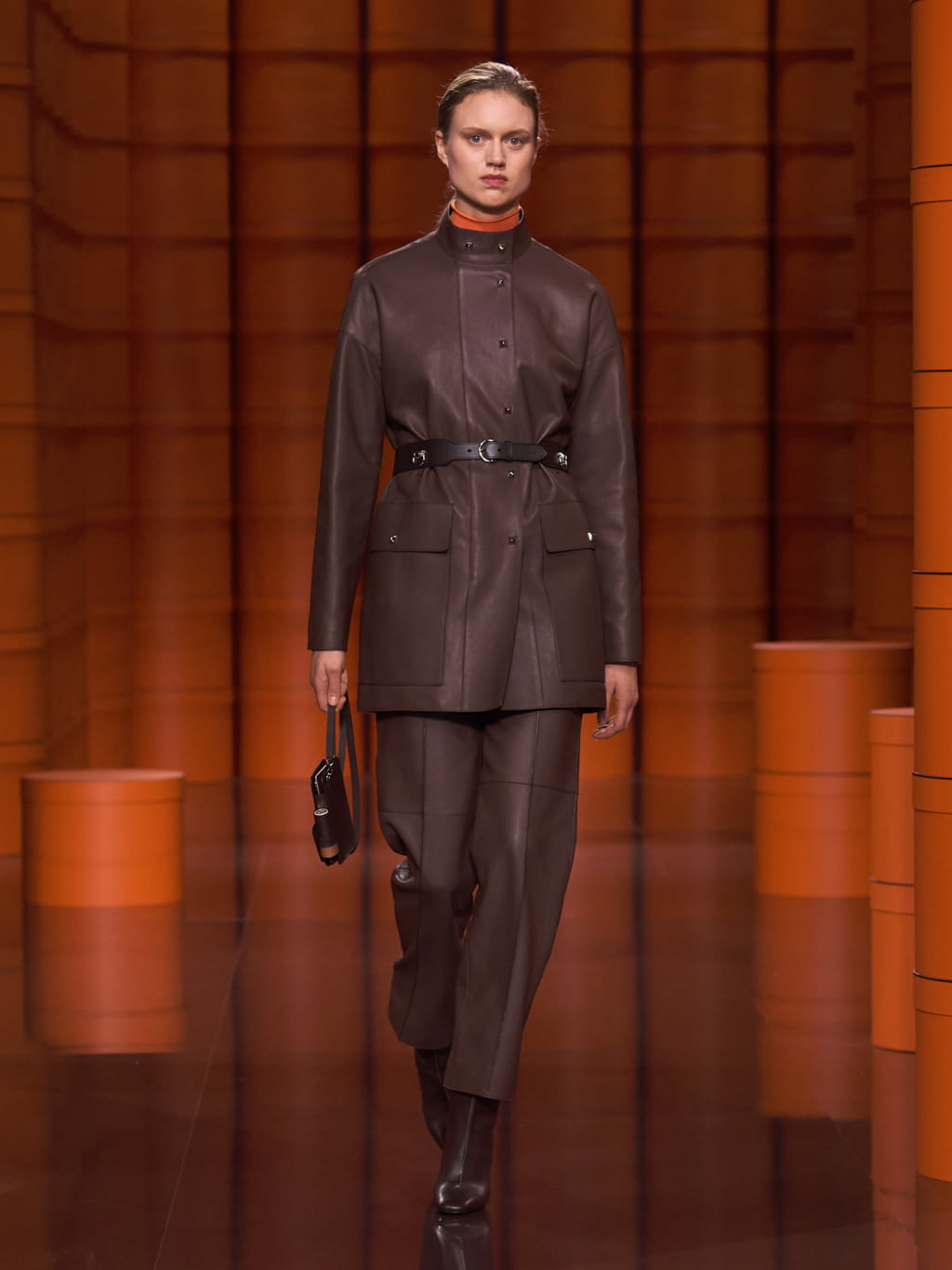 Fashion Week Paris Fall/Winter 2021 look 33 from the Hermès collection womenswear