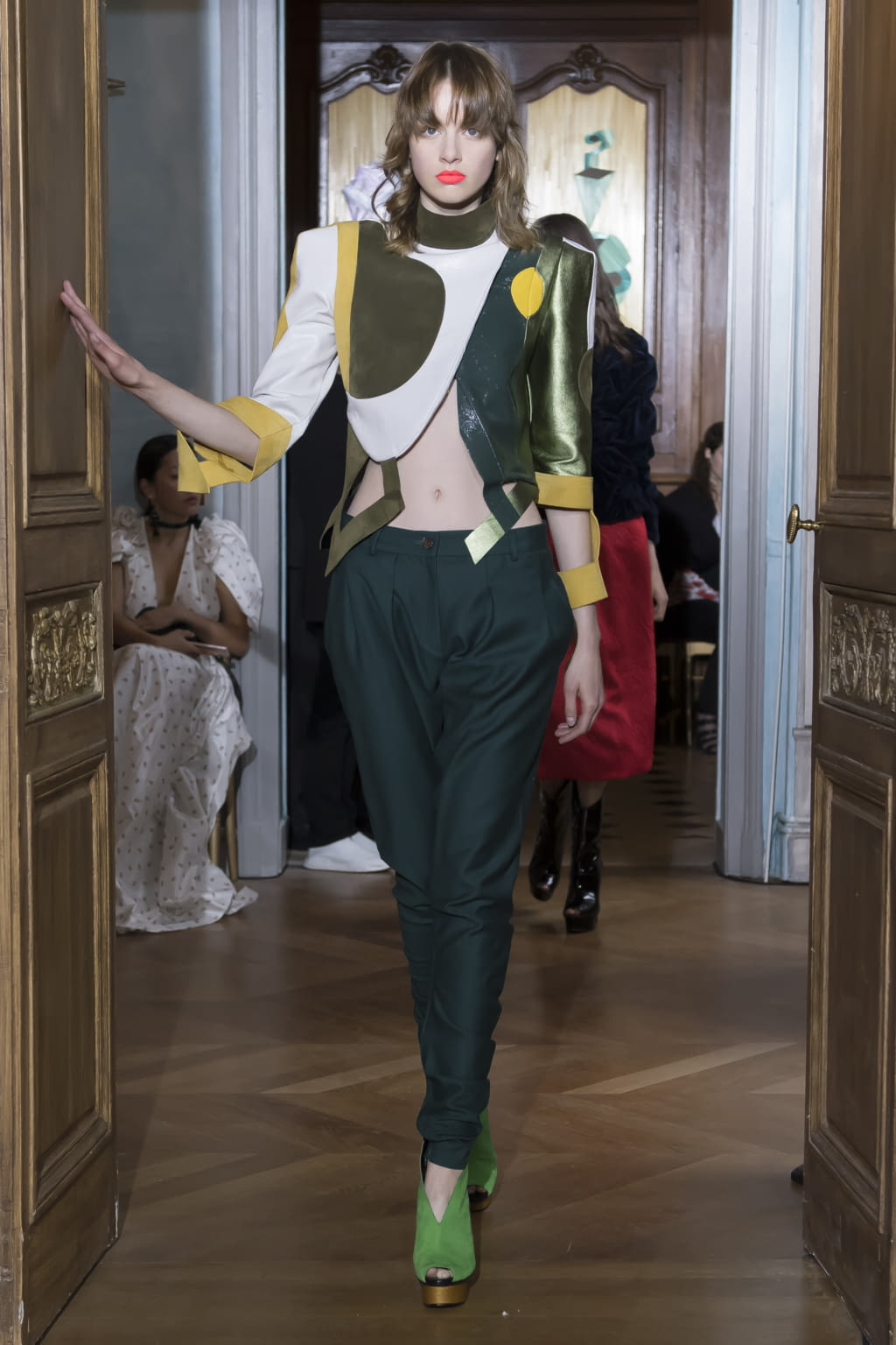 Fashion Week Paris Fall/Winter 2017 look 17 de la collection Ronald Van Der Kemp couture