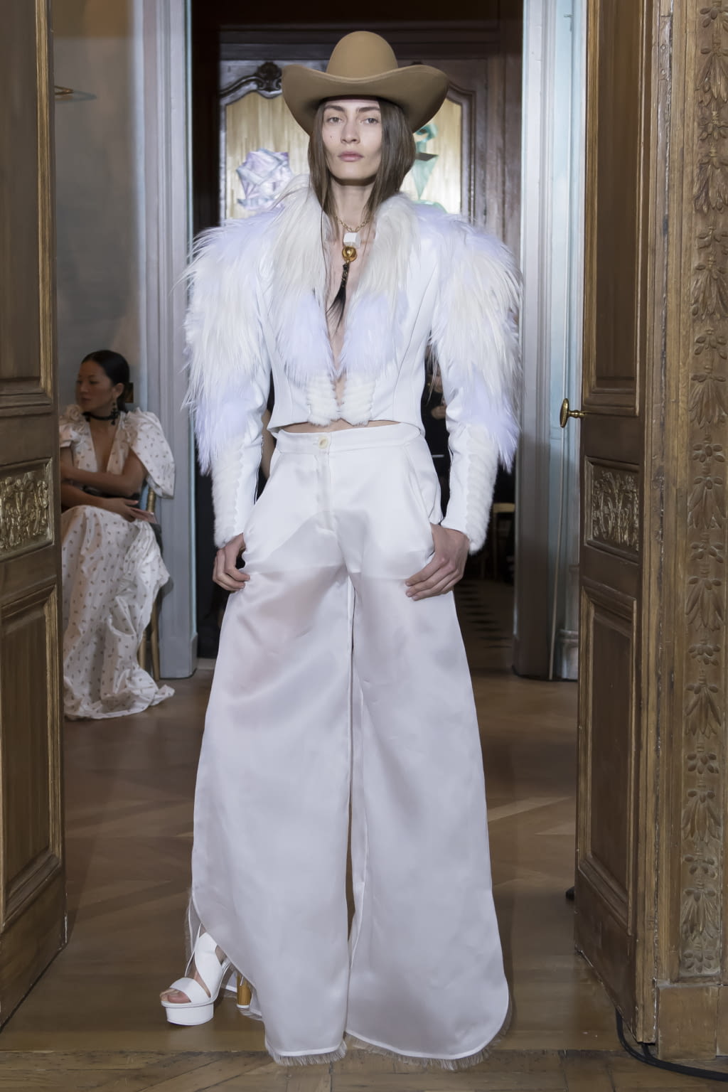 Fashion Week Paris Fall/Winter 2017 look 19 from the Ronald Van Der Kemp collection couture