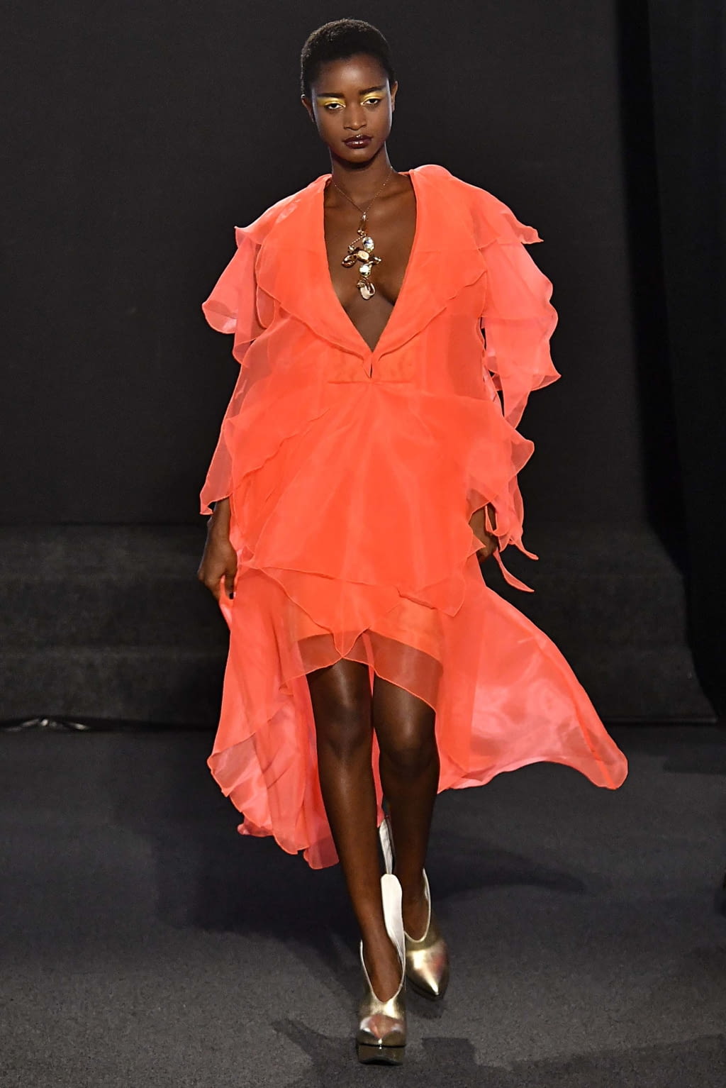 Fashion Week Paris Spring/Summer 2018 look 19 from the Ronald Van Der Kemp collection couture