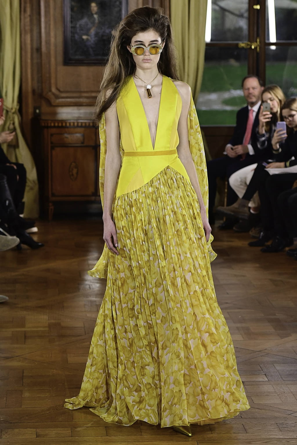 Fashion Week Paris Spring/Summer 2019 look 7 de la collection Ronald Van Der Kemp couture