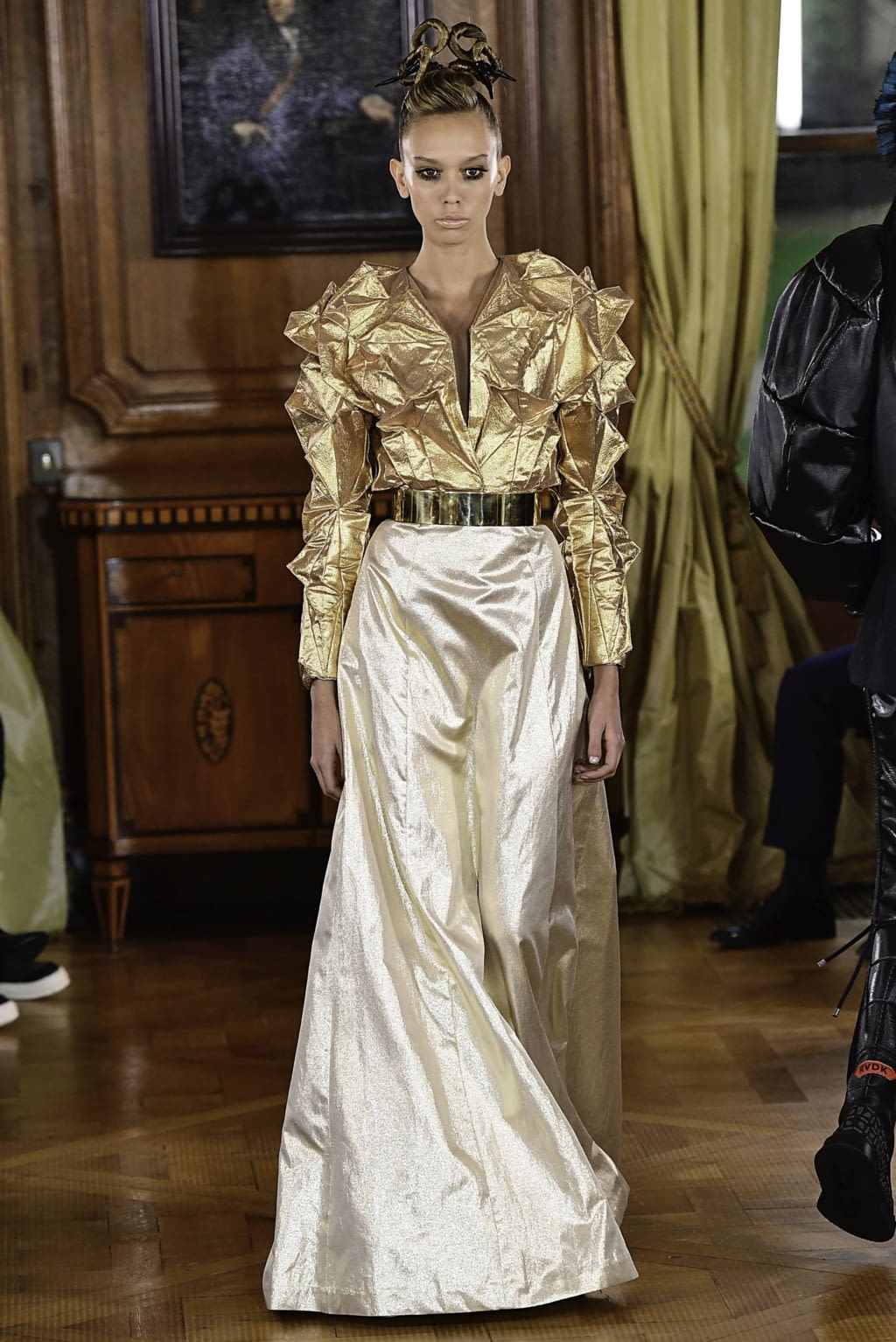Fashion Week Paris Spring/Summer 2019 look 10 from the Ronald Van Der Kemp collection couture