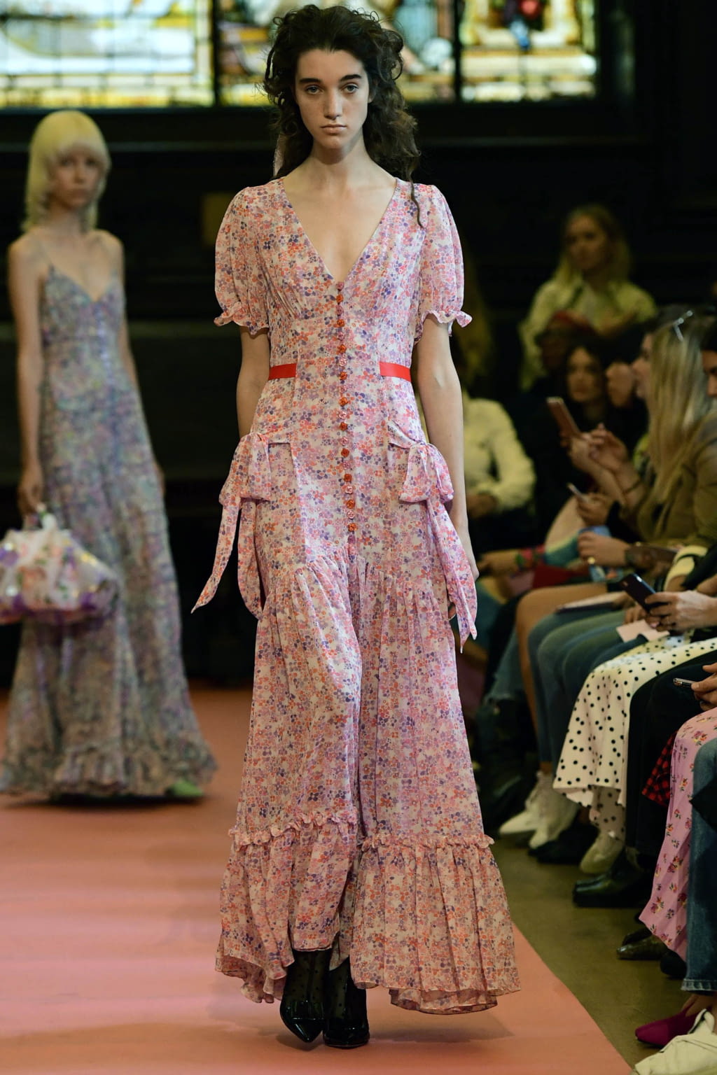 Fashion Week London Spring/Summer 2019 look 7 from the Ryan Lo collection 女装