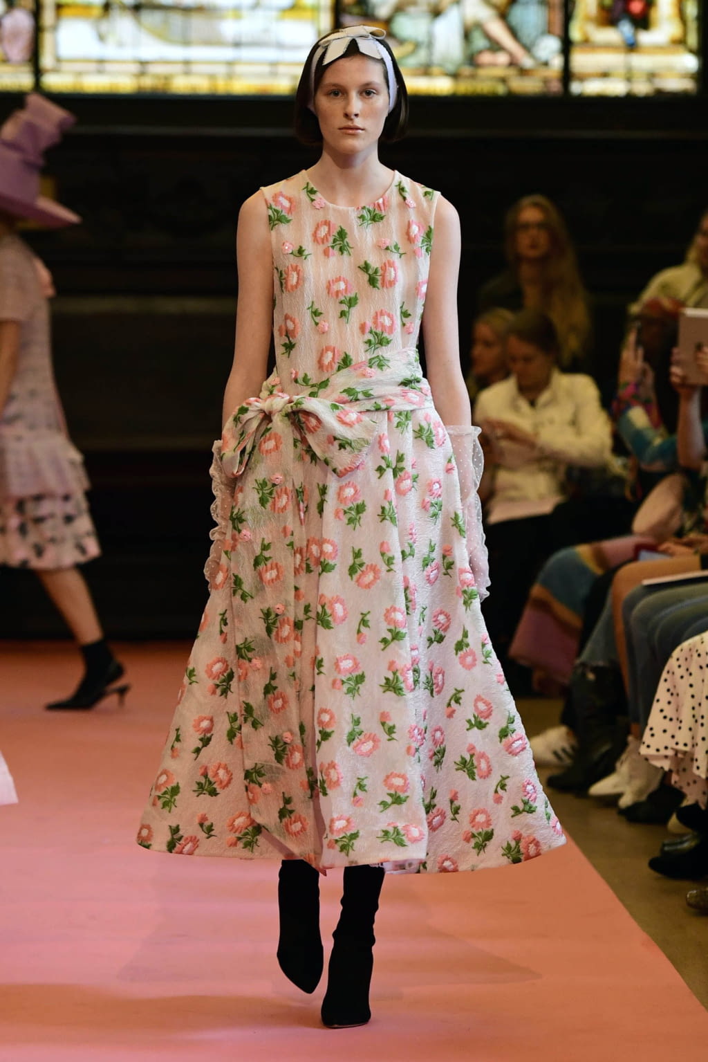 Fashion Week London Spring/Summer 2019 look 22 from the Ryan Lo collection 女装