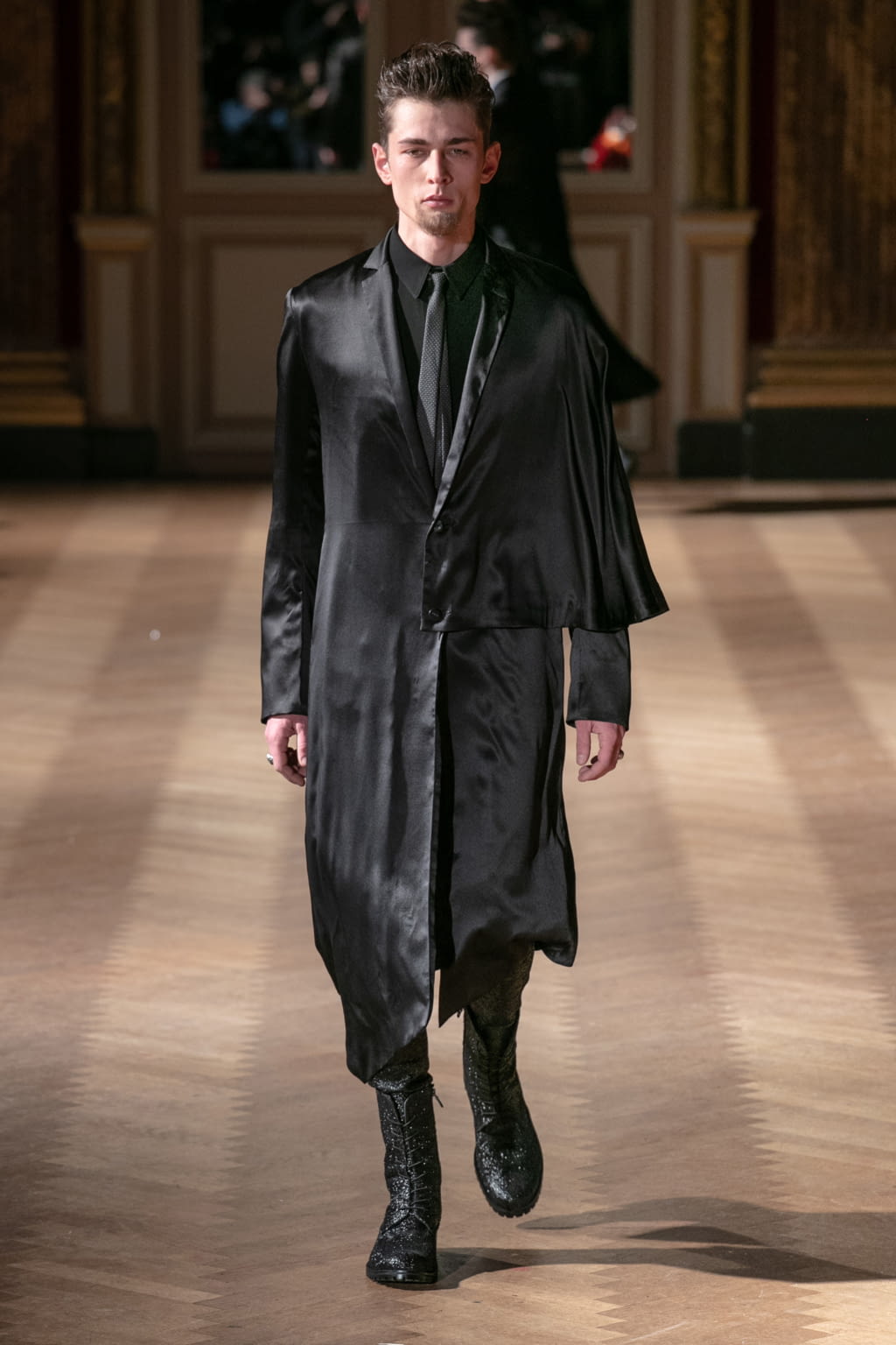 Fashion Week Paris Fall/Winter 2020 look 2 from the Rynshu collection 男装