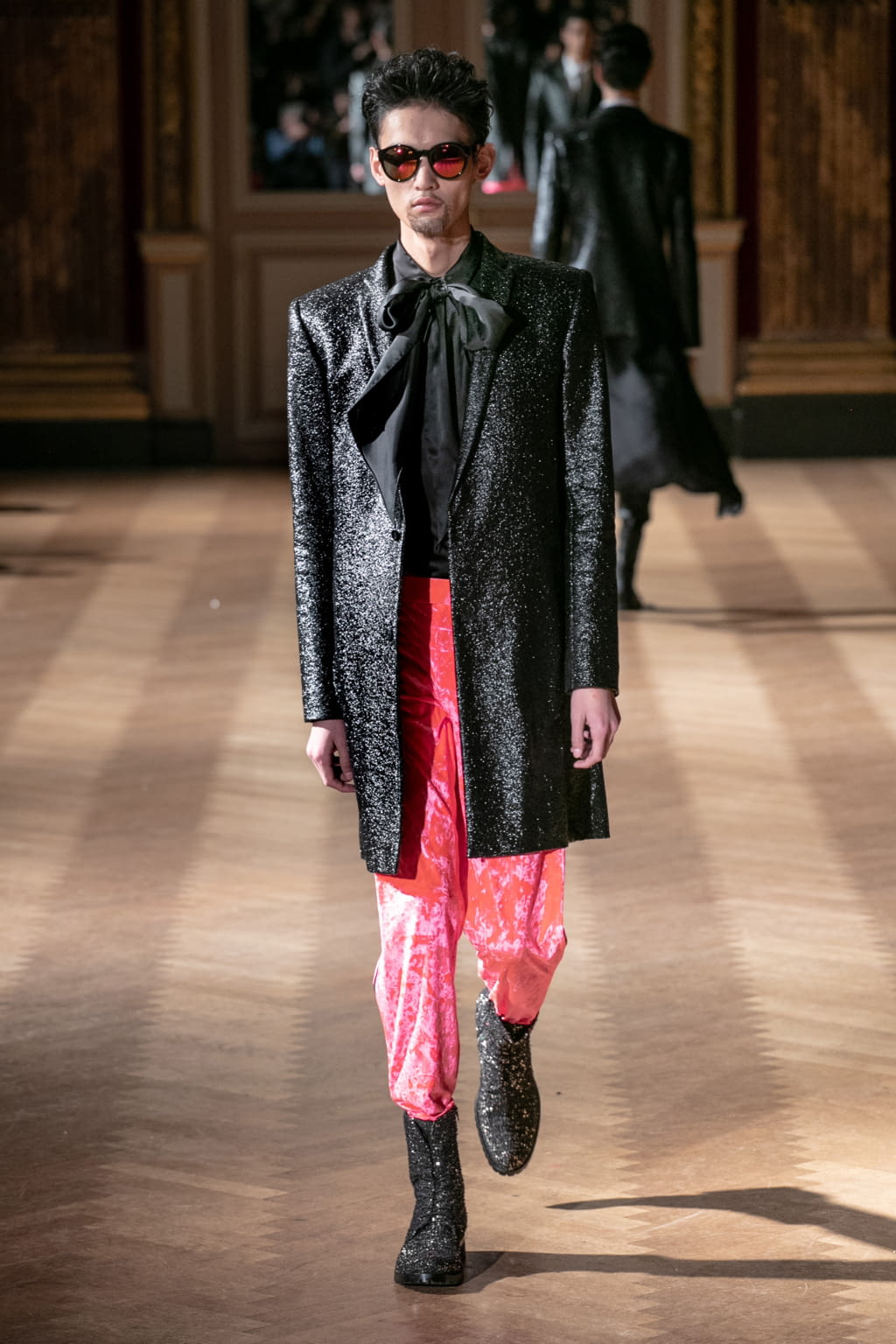 Fashion Week Paris Fall/Winter 2020 look 6 from the Rynshu collection 男装