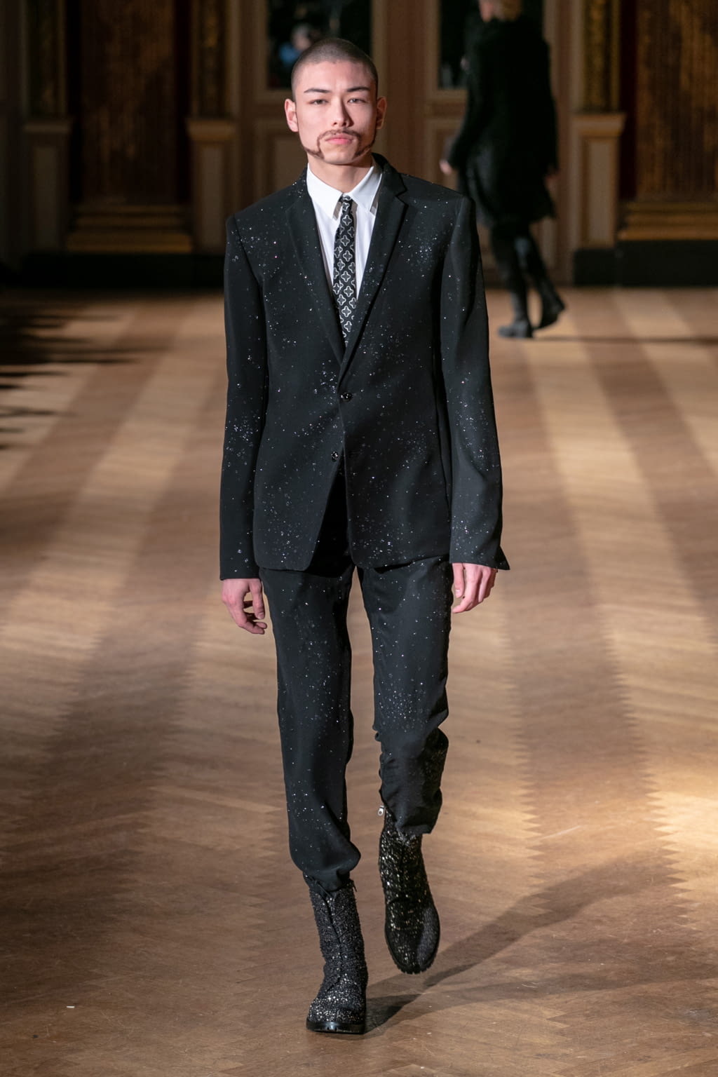Fashion Week Paris Fall/Winter 2020 look 25 from the Rynshu collection 男装