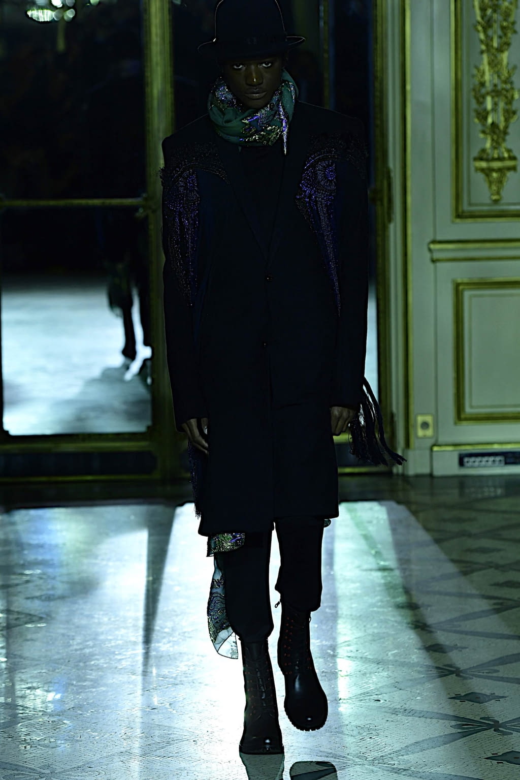 Fashion Week Paris Fall/Winter 2019 look 1 from the Rynshu collection 男装
