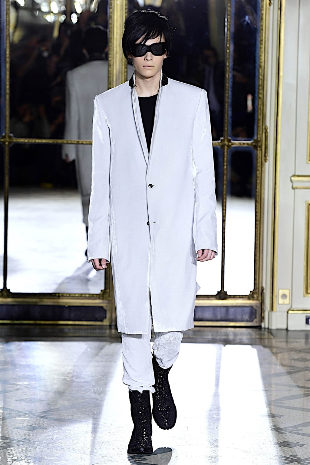 Fashion Week Paris Fall/Winter 2019 look 35 from the Rynshu collection menswear