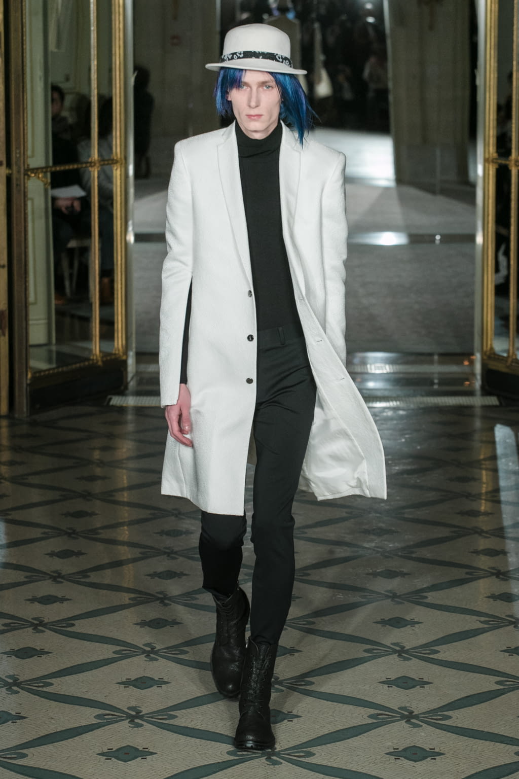 Fashion Week Paris Fall/Winter 2018 look 8 from the Rynshu collection menswear