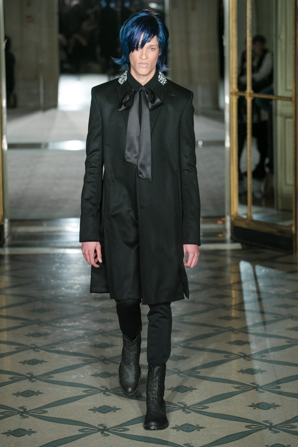 Fashion Week Paris Fall/Winter 2018 look 11 from the Rynshu collection menswear