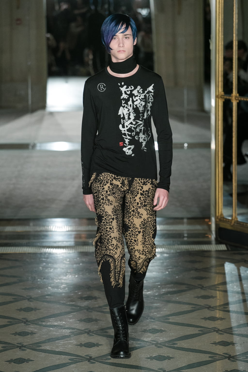 Fashion Week Paris Fall/Winter 2018 look 14 from the Rynshu collection 男装