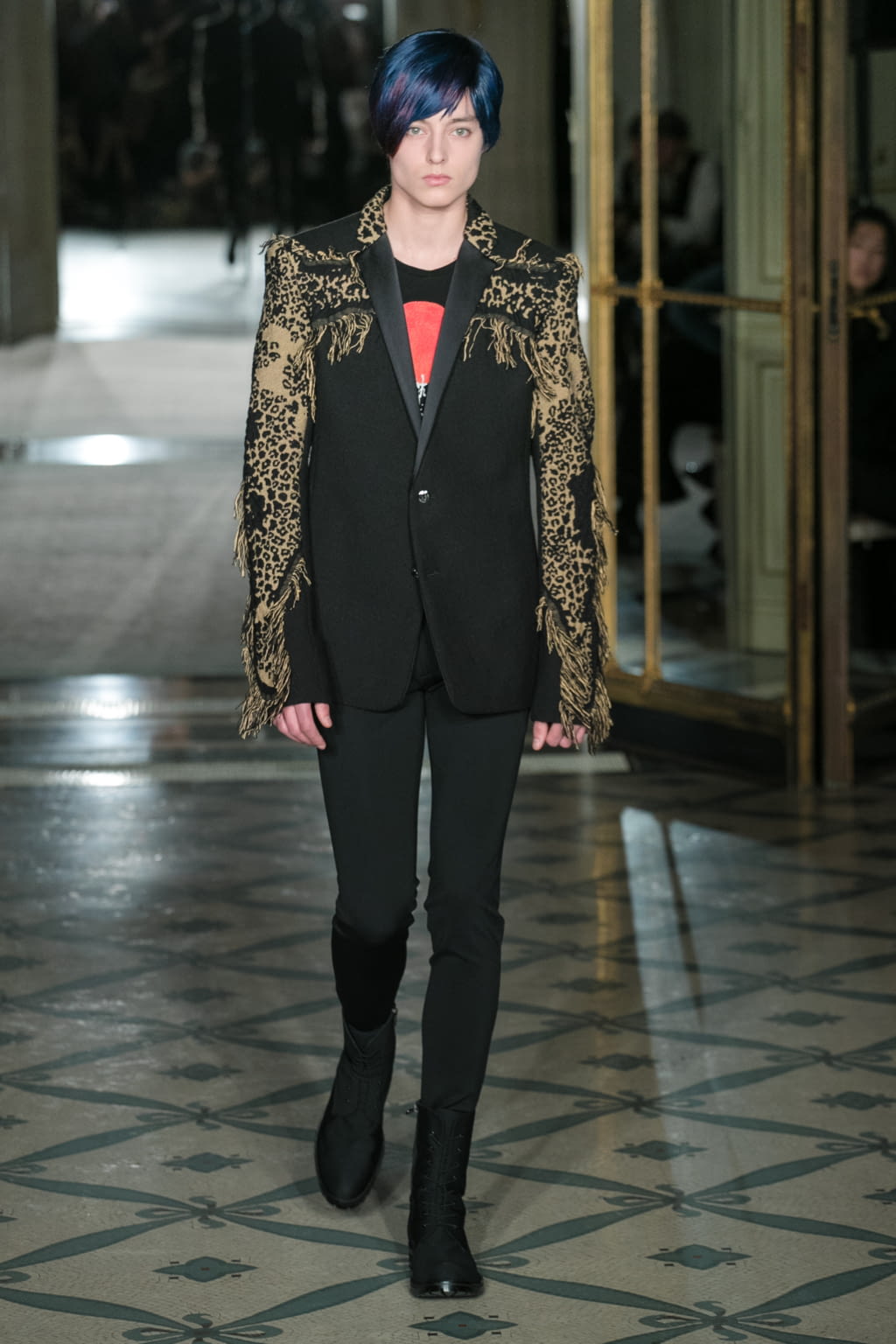 Fashion Week Paris Fall/Winter 2018 look 16 from the Rynshu collection 男装