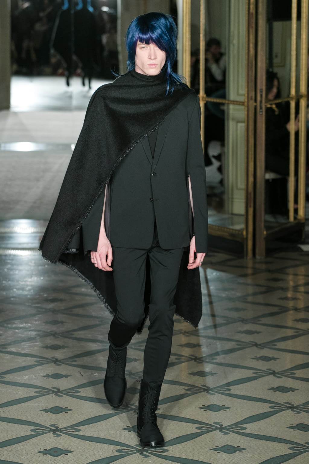 Fashion Week Paris Fall/Winter 2018 look 19 from the Rynshu collection 男装
