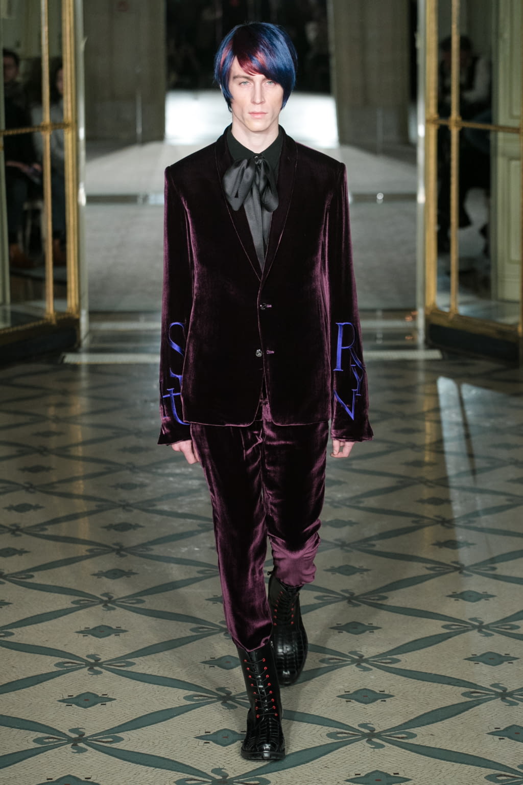 Fashion Week Paris Fall/Winter 2018 look 28 from the Rynshu collection 男装
