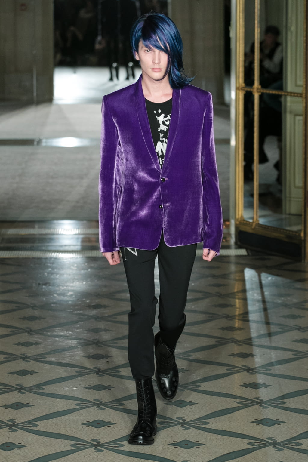 Fashion Week Paris Fall/Winter 2018 look 29 from the Rynshu collection 男装