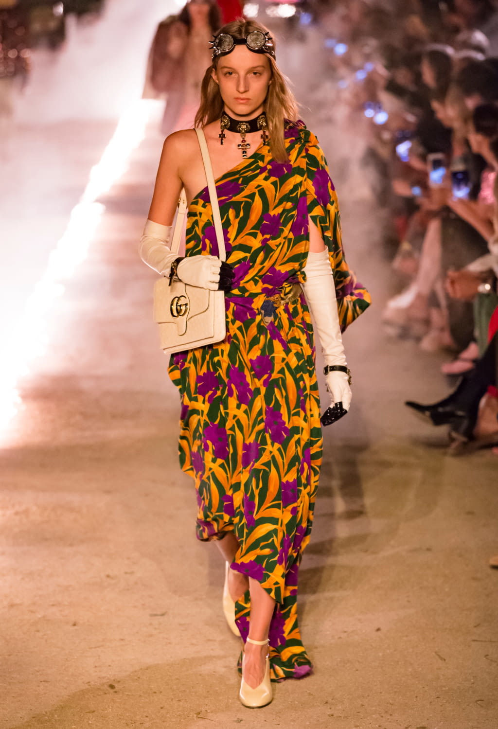 Fashion Week Milan Resort 2019 look 28 de la collection Gucci womenswear