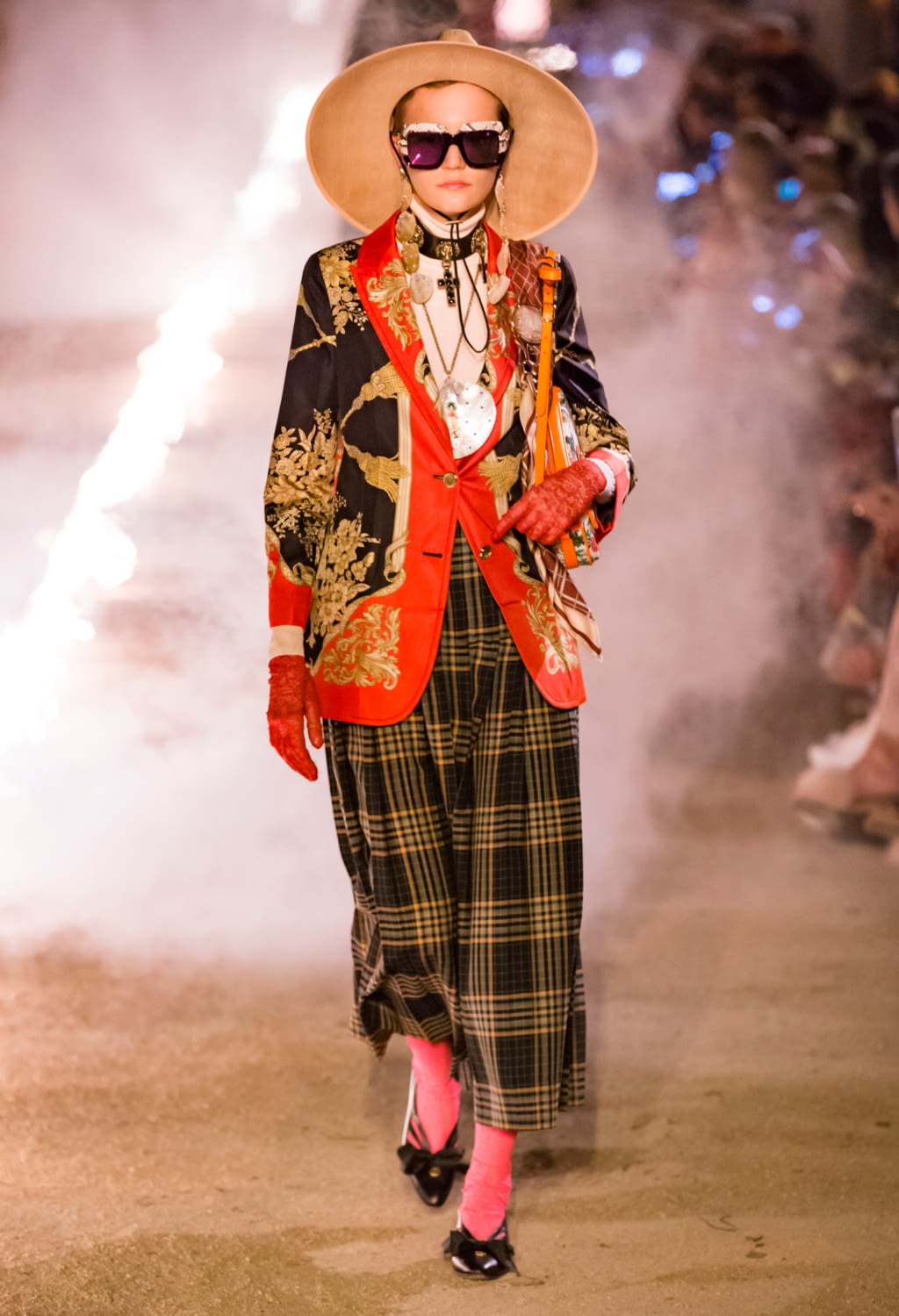 Fashion Week Milan Resort 2019 look 40 from the Gucci collection womenswear