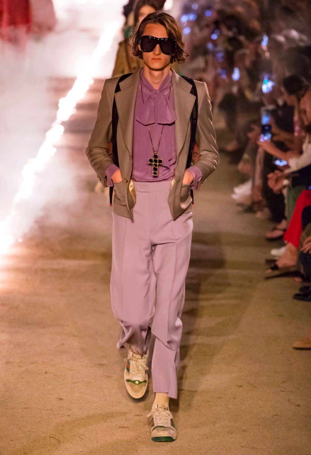 Fashion Week Paris Resort 2019 look 7 from the Gucci collection 男装