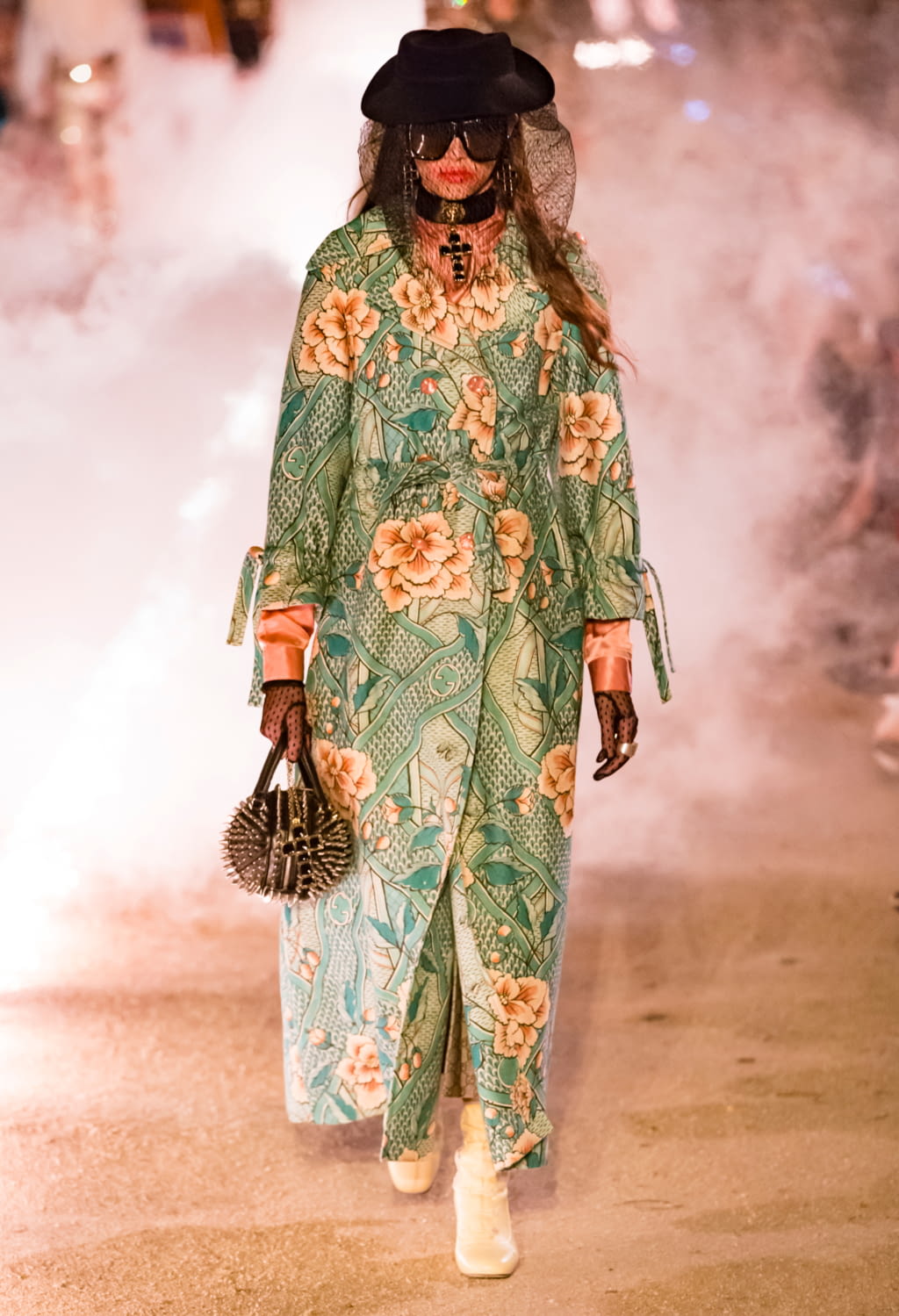 Fashion Week Milan Resort 2019 look 96 from the Gucci collection womenswear