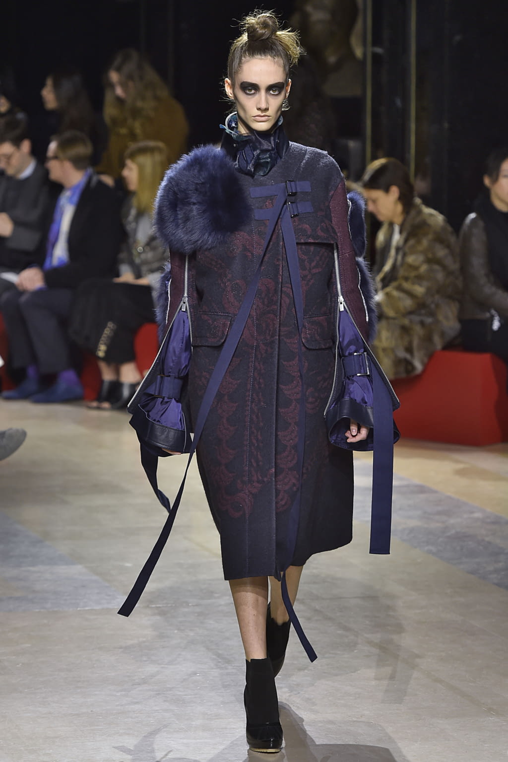 Fashion Week Paris Fall/Winter 2016 look 1 from the Sacai collection womenswear