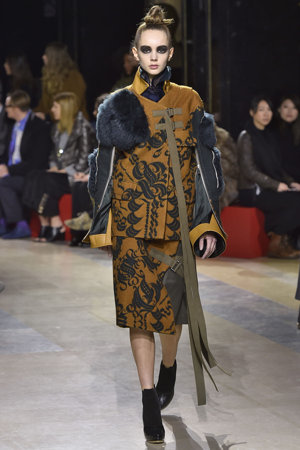 Fashion Week Paris Fall/Winter 2016 look 2 de la collection Sacai womenswear